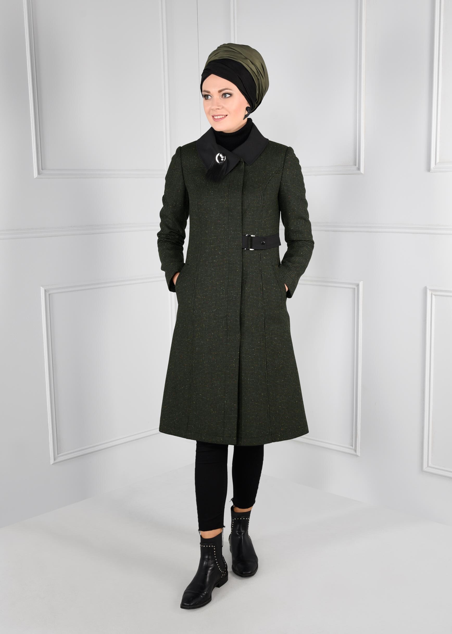 Tesettür giyim HAKİ BROŞLU KEMER DETAYLI DESENLİ KABAN 9741