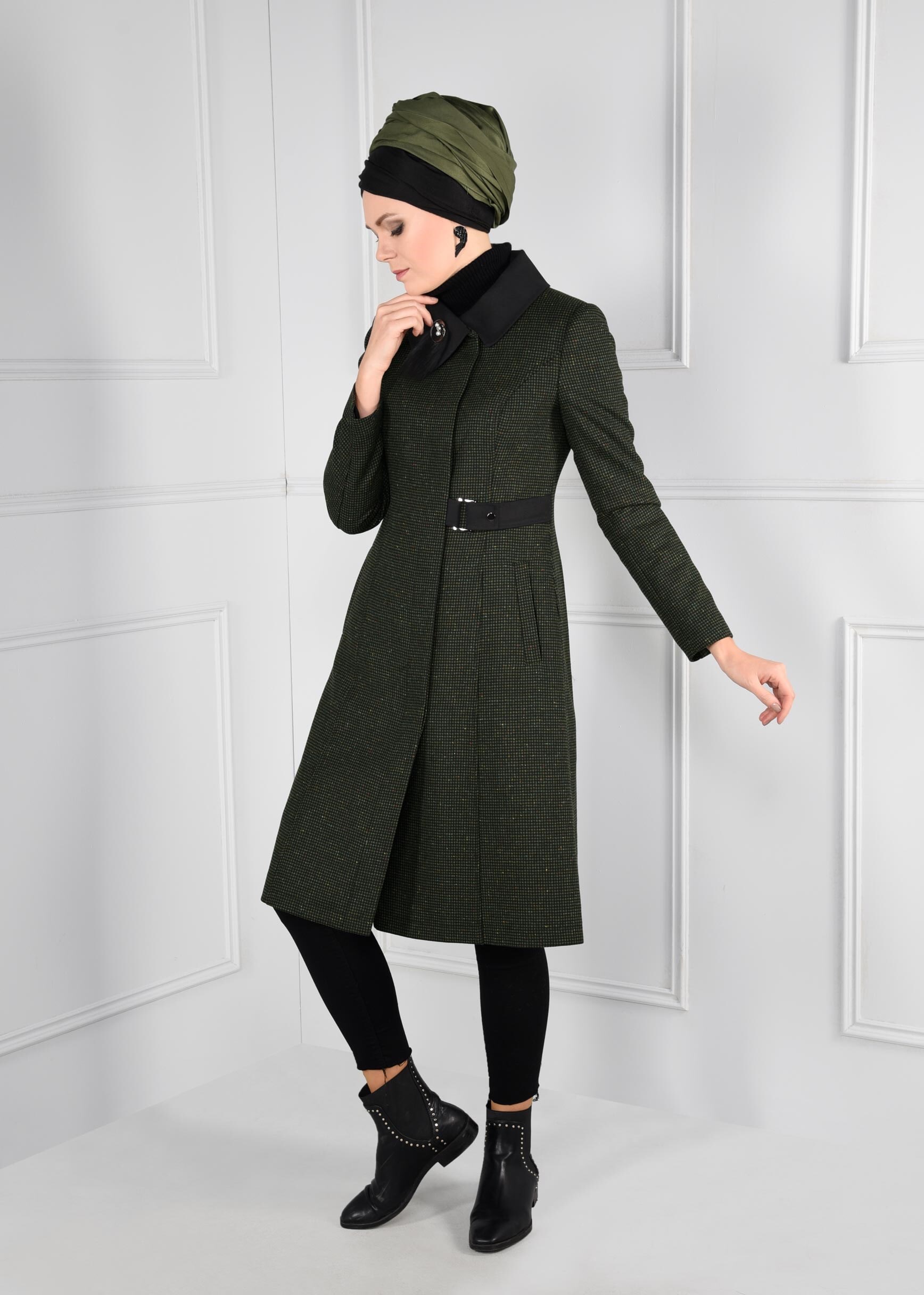 Tesettür giyim HAKİ BROŞLU KEMER DETAYLI DESENLİ KABAN 9741