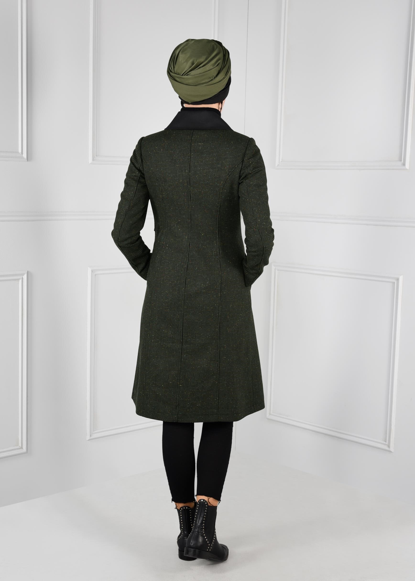 Tesettür giyim HAKİ BROŞLU KEMER DETAYLI DESENLİ KABAN 9741