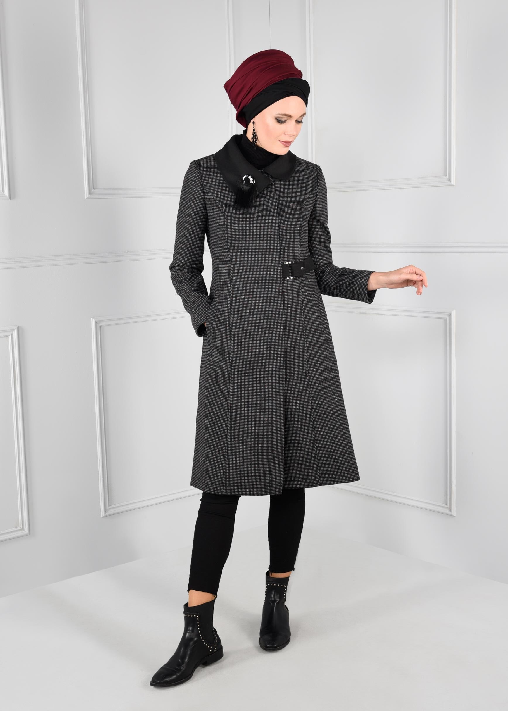 Tesettür giyim GRİ BROŞLU KEMER DETAYLI DESENLİ KABAN 9741