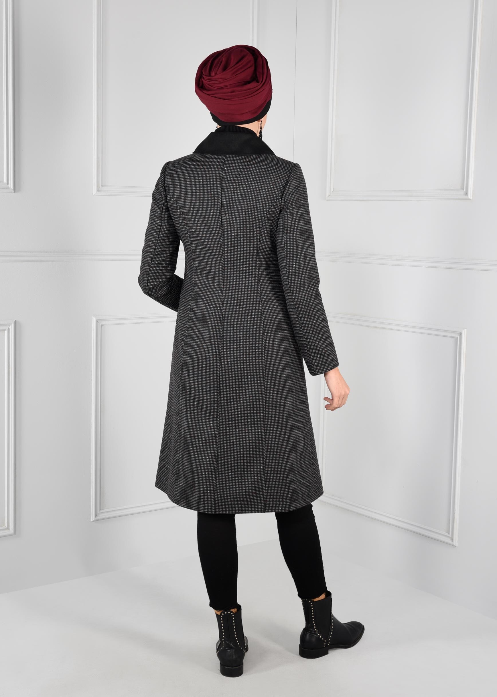 Tesettür giyim GRİ BROŞLU KEMER DETAYLI DESENLİ KABAN 9741