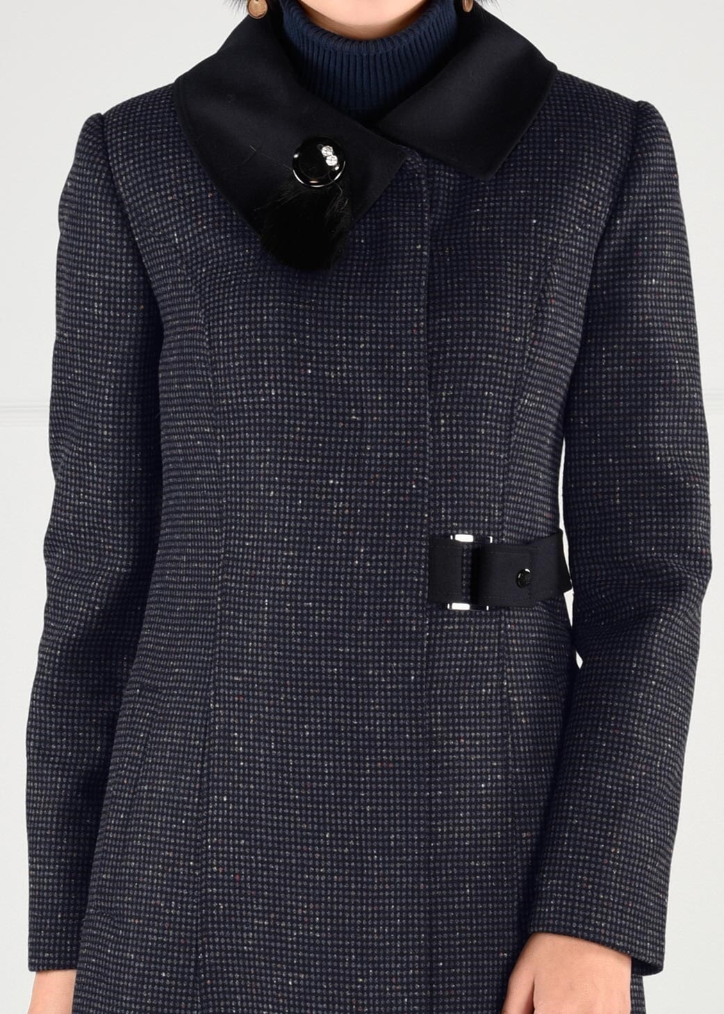 Tesettür giyim LACİVERT BROŞLU KEMER DETAYLI DESENLİ KABAN 9741