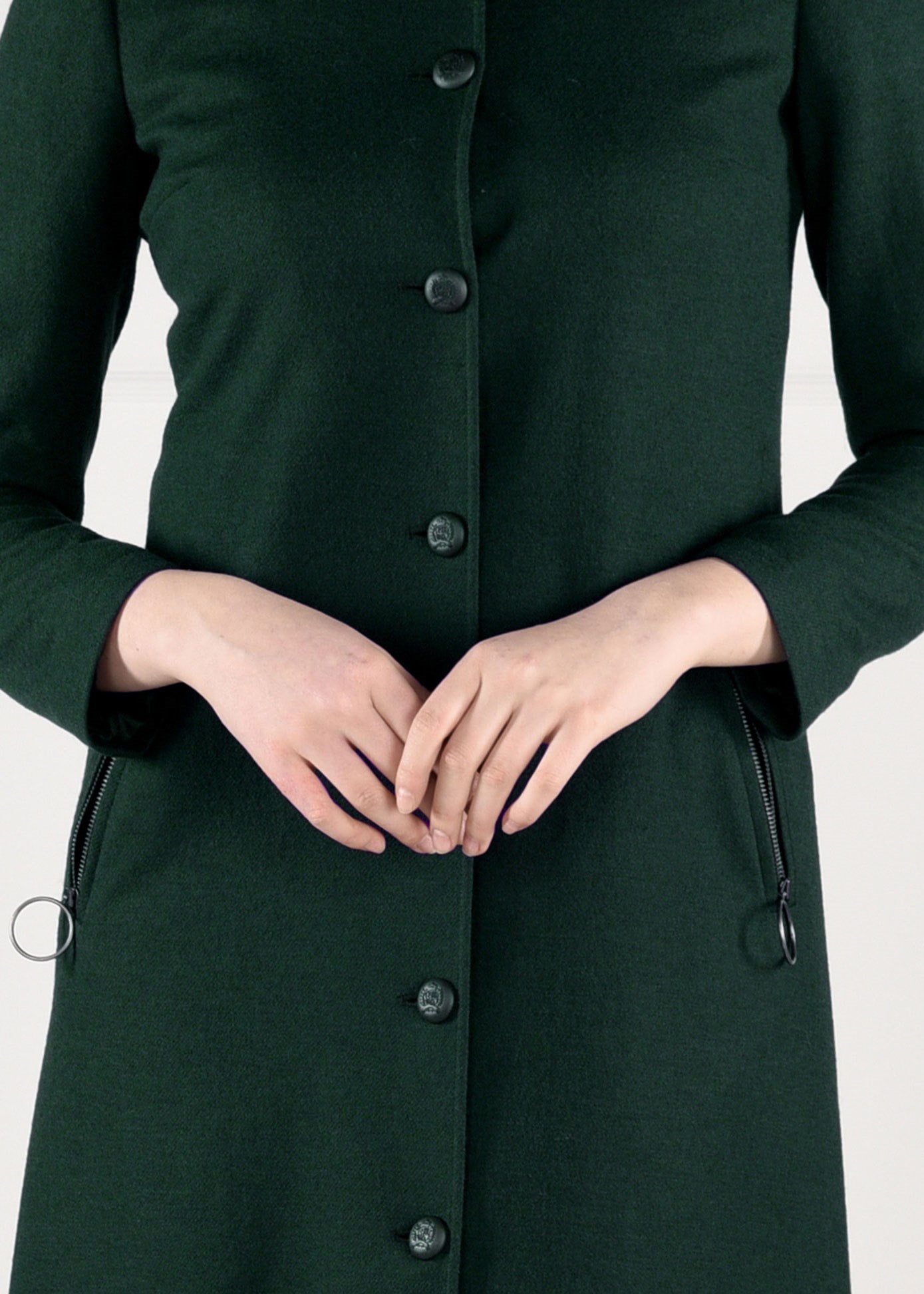 Tesettür giyim YEŞİL KAPÜŞONU PELUŞ DETAYLI CEPLERİ FERMUARLI KABAN 9744