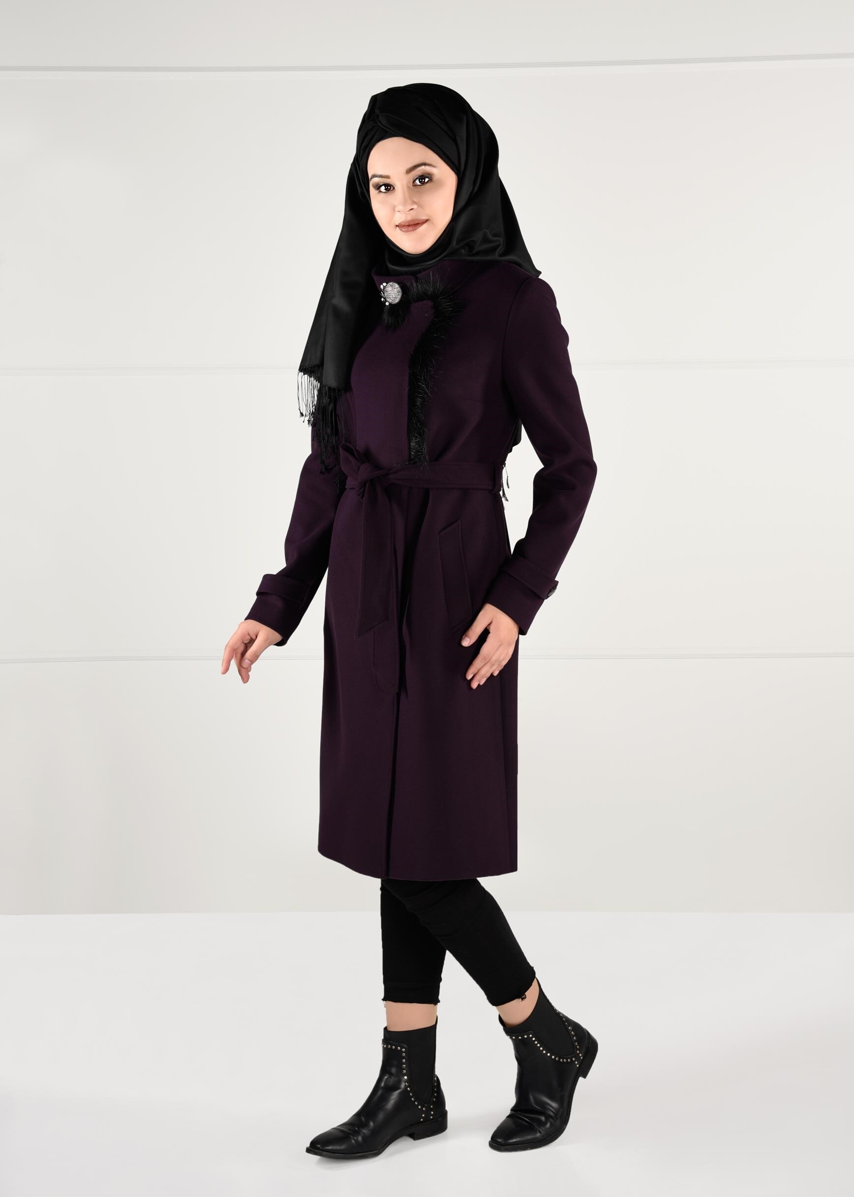 Tesettür giyim MOR PELUŞ DETAYLI KUŞAKLI KABAN 9752