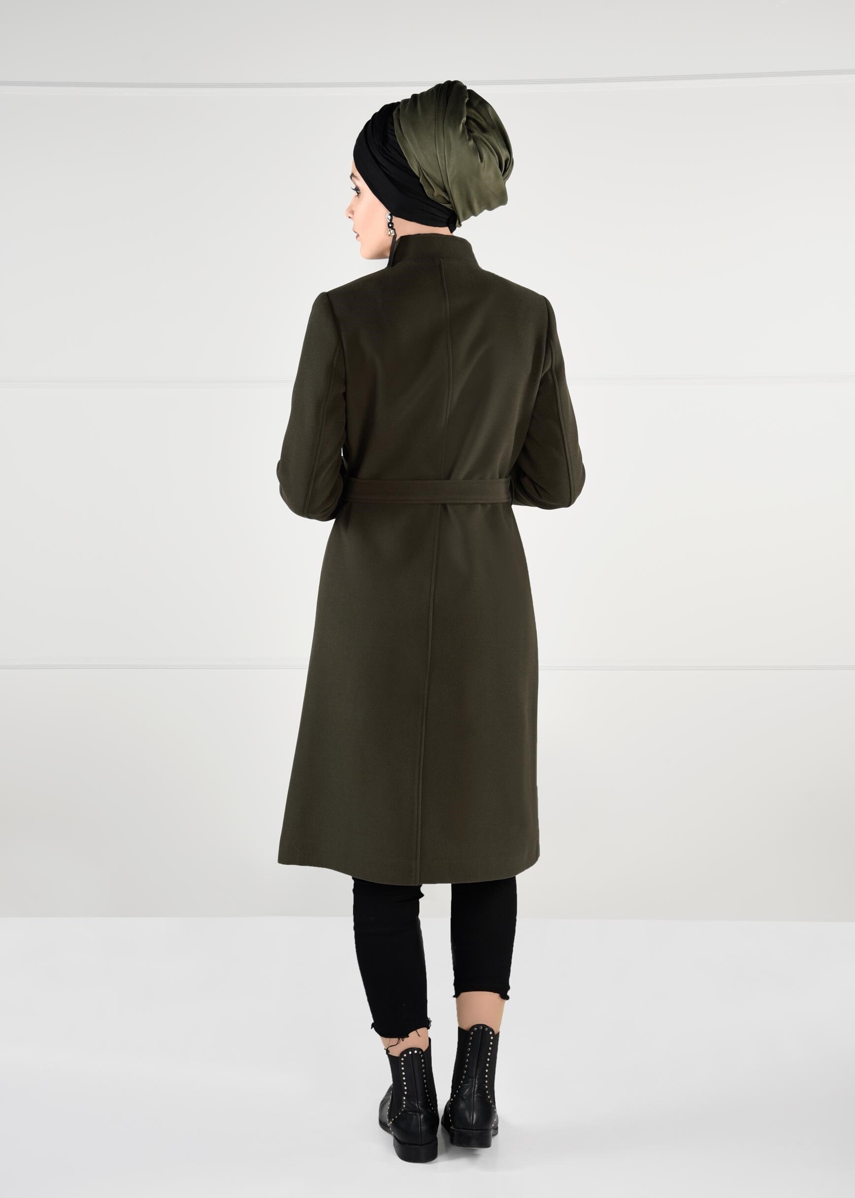 Tesettür giyim HAKİ PELUŞ DETAYLI KUŞAKLI KABAN 9752