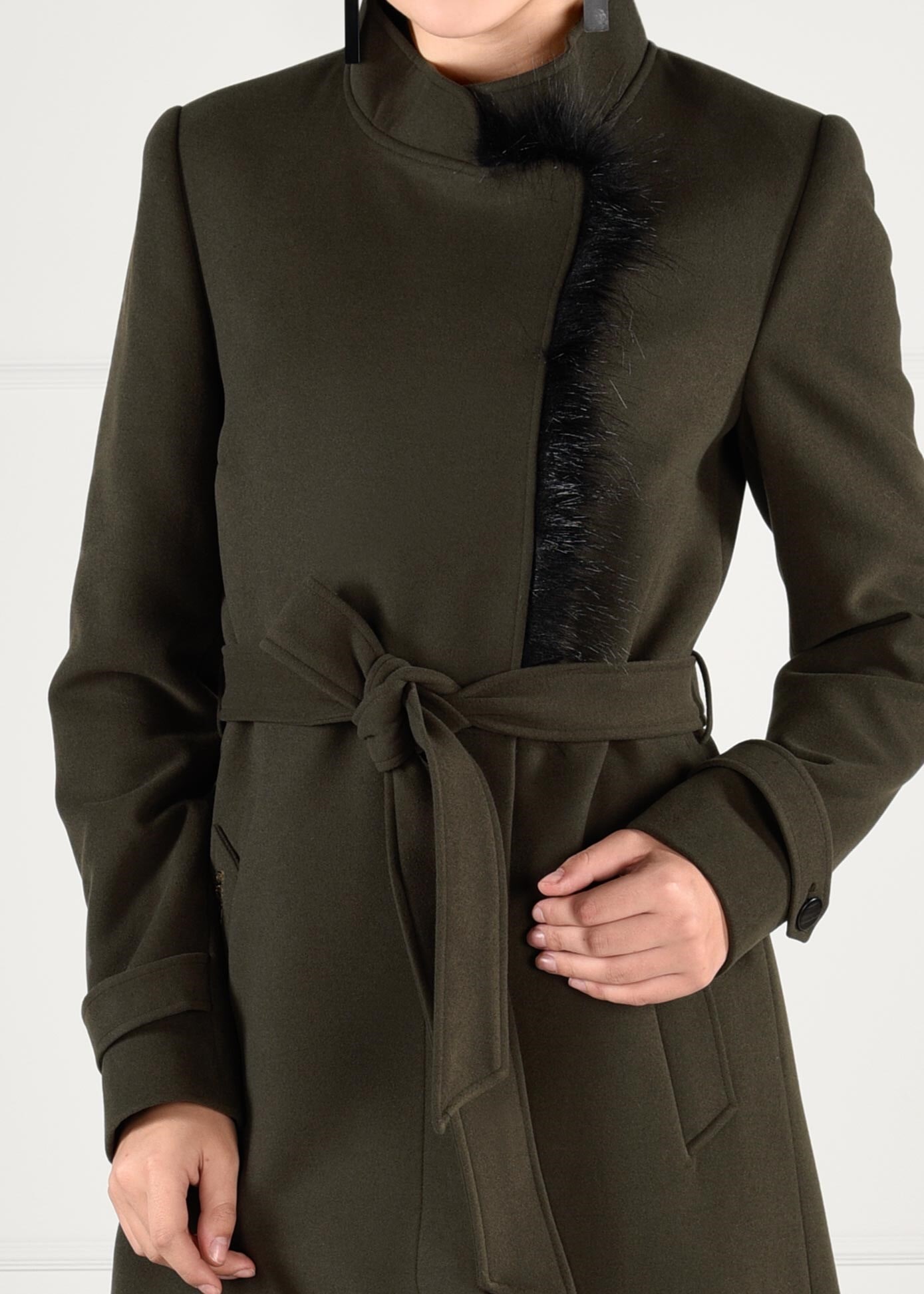 Tesettür giyim HAKİ PELUŞ DETAYLI KUŞAKLI KABAN 9752