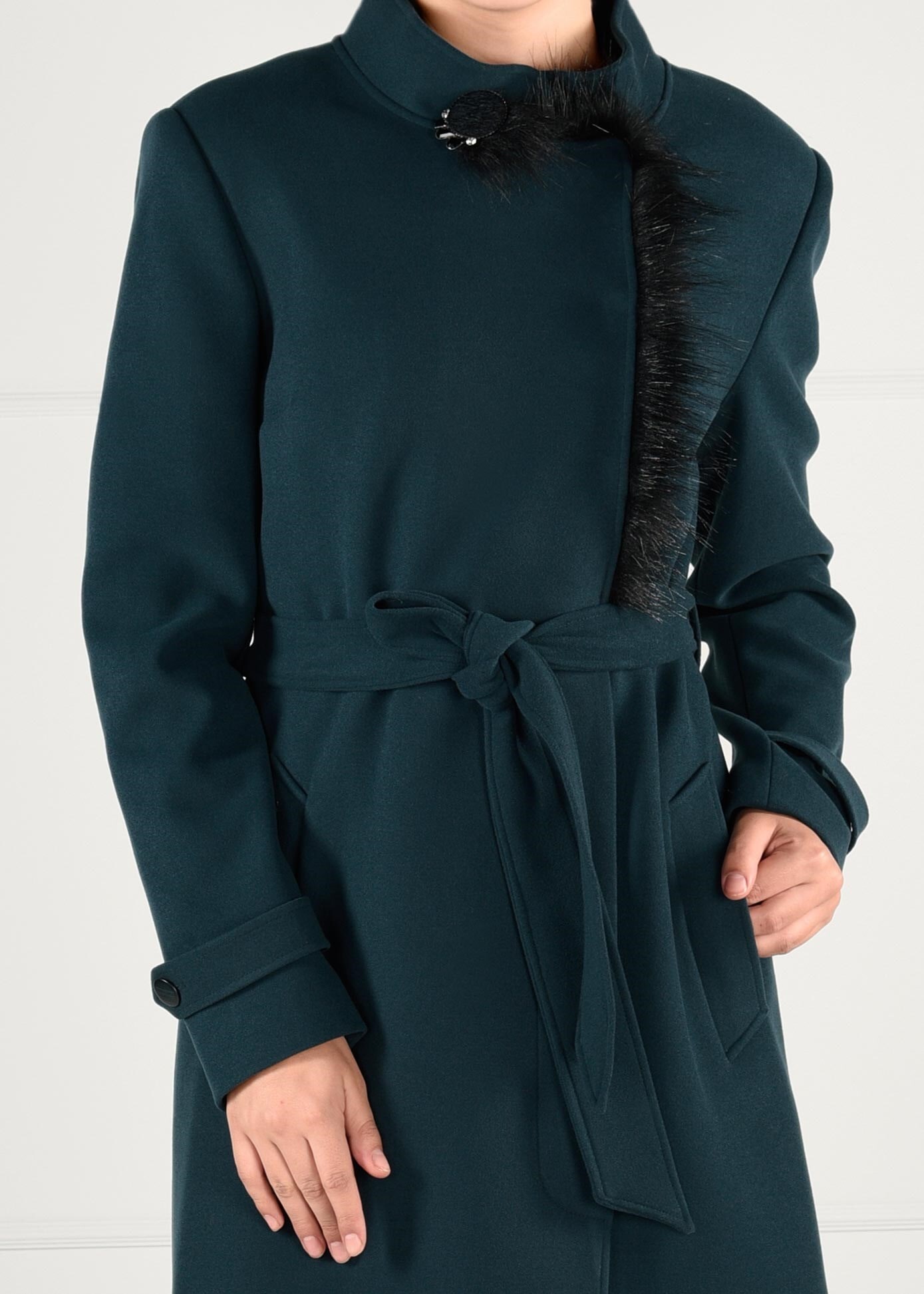 Tesettür giyim YEŞİL PELUŞ DETAYLI KUŞAKLI KABAN 9752