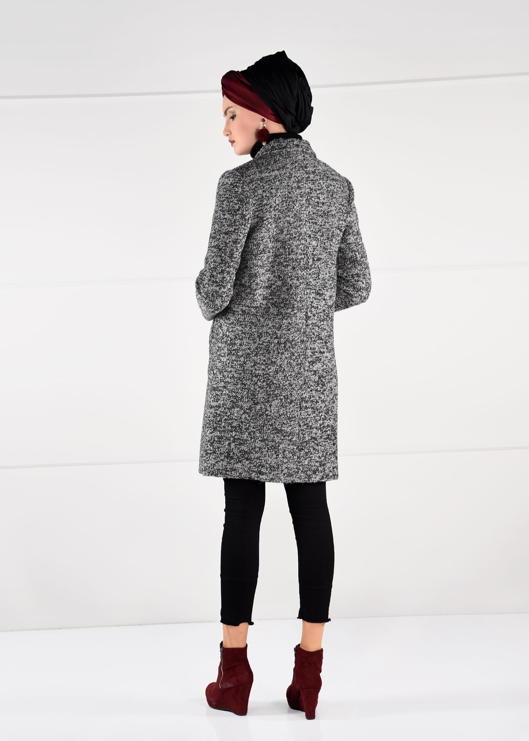 Tesettür giyim GRİ BROŞLU DÜĞMELİ KEÇE KABAN 9757 