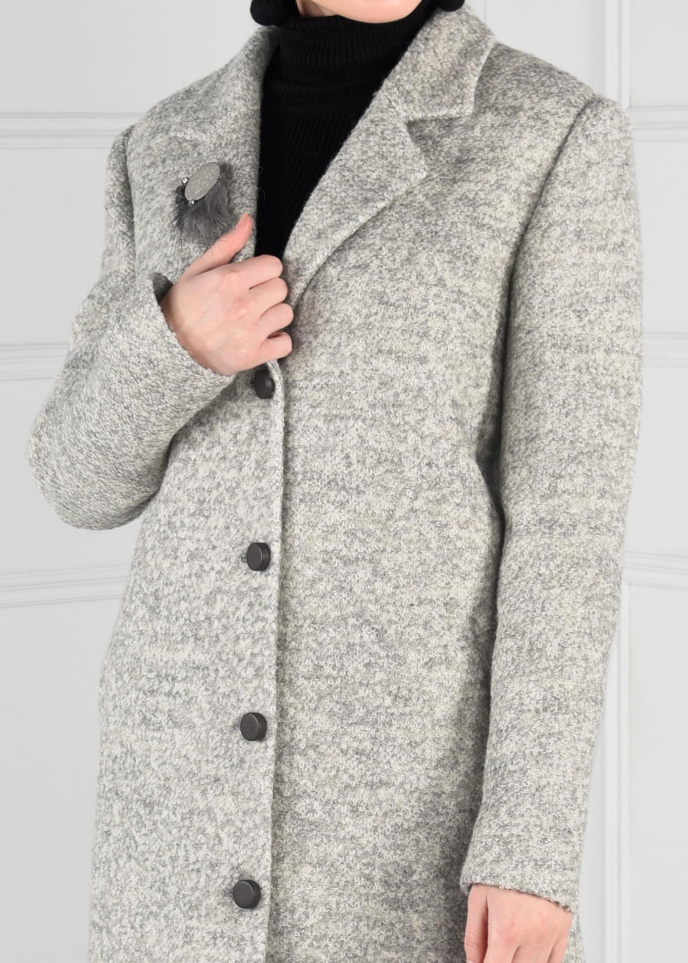 Tesettür giyim GRİ BROŞLU DÜĞMELİ KEÇE KABAN 9757 