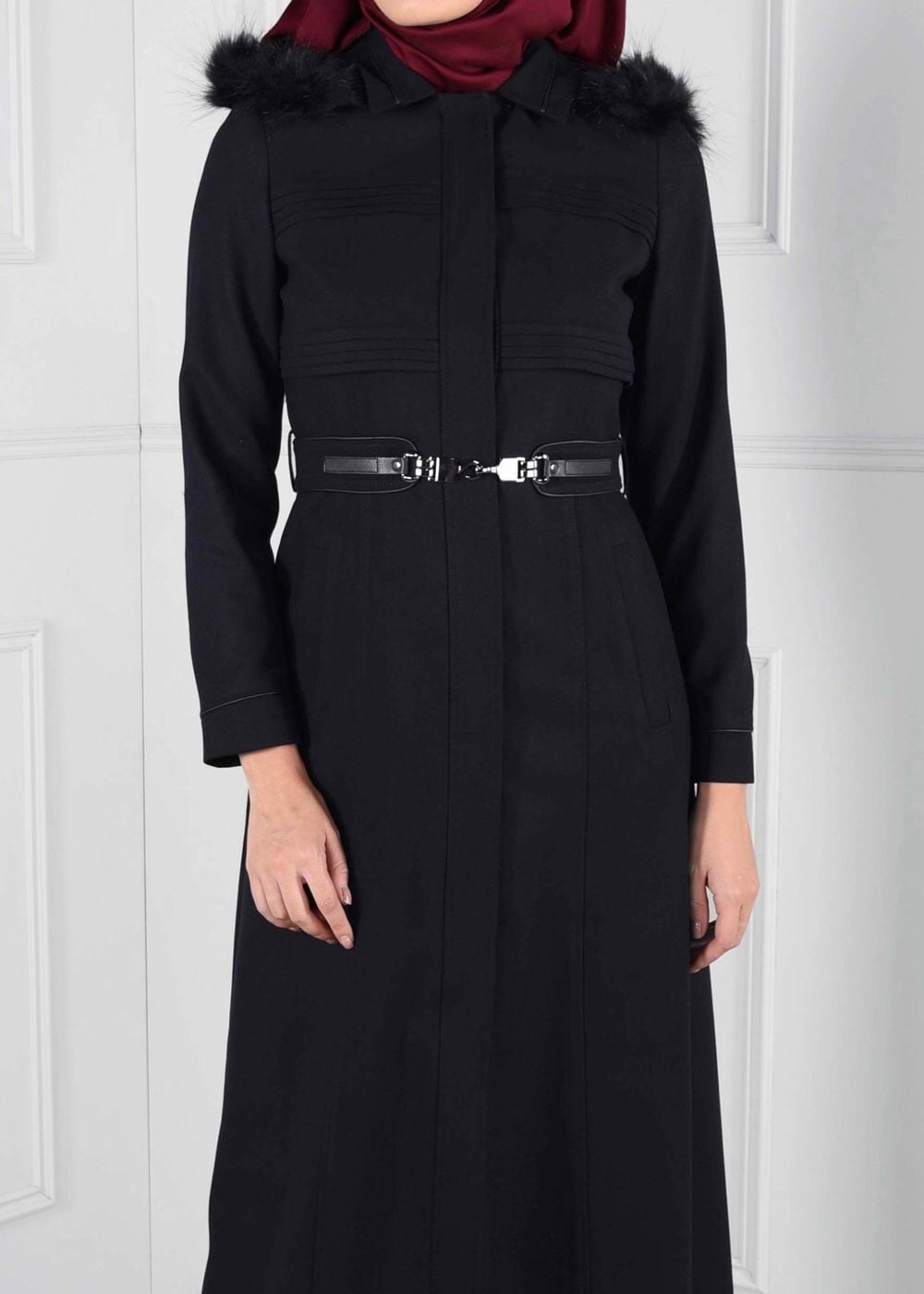 Tesettür giyim LACİVERT KAPÜŞONU PELUŞ DETAYLI KEMERLİ MANTO 9632