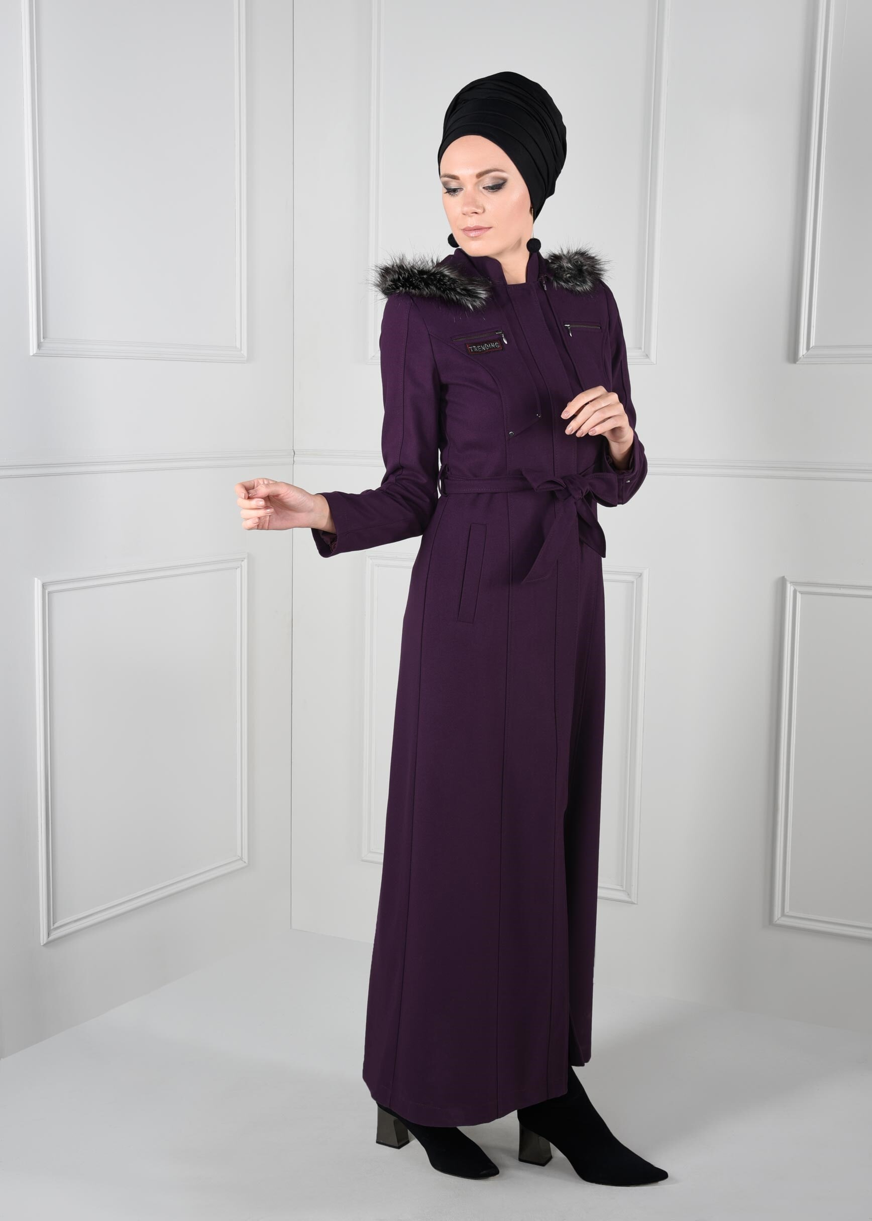 Tesettür giyim MOR KAPÜŞONLU KÜRKLÜ KUŞAKLI MANTO 9633