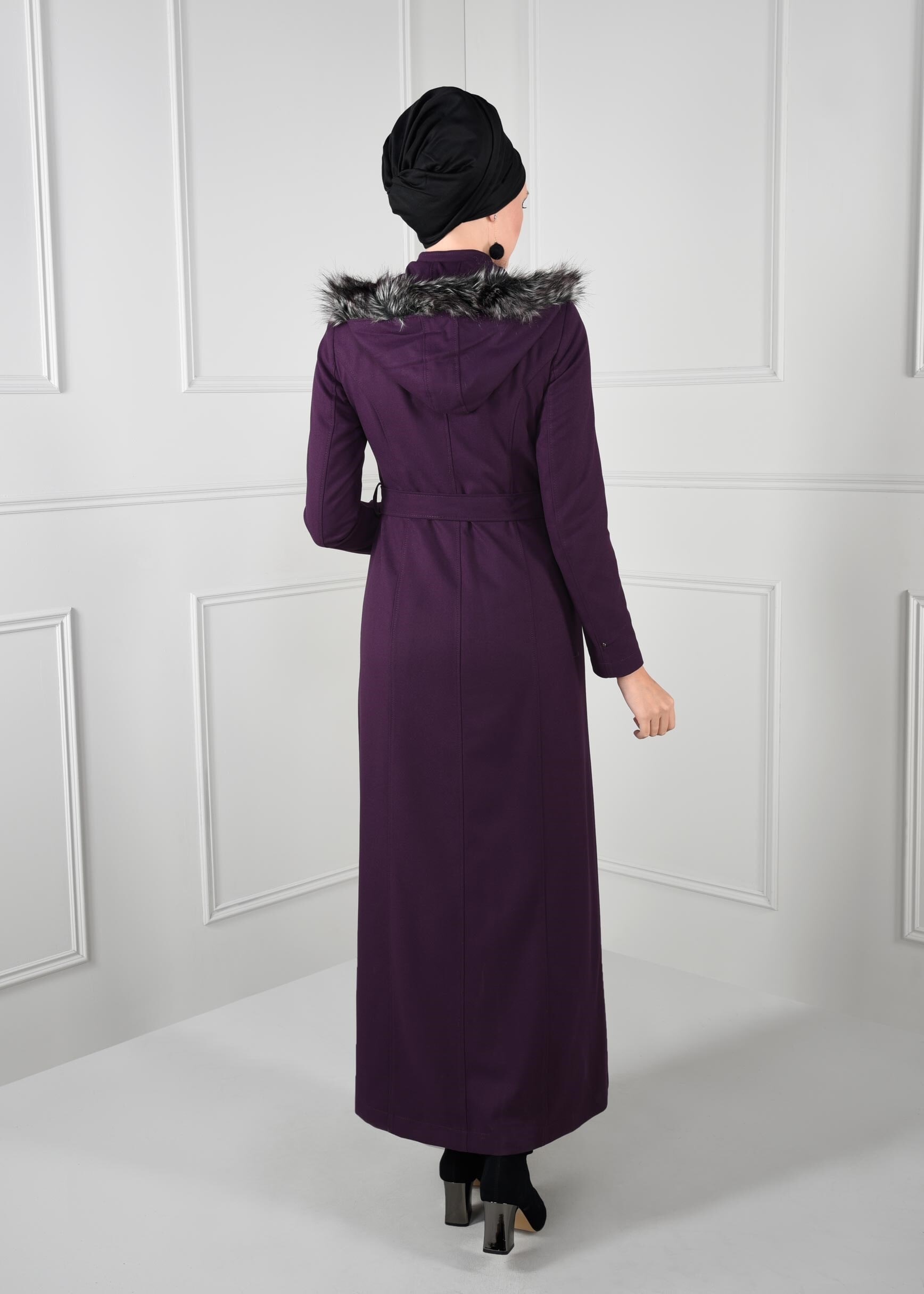 Tesettür giyim MOR KAPÜŞONLU KÜRKLÜ KUŞAKLI MANTO 9633