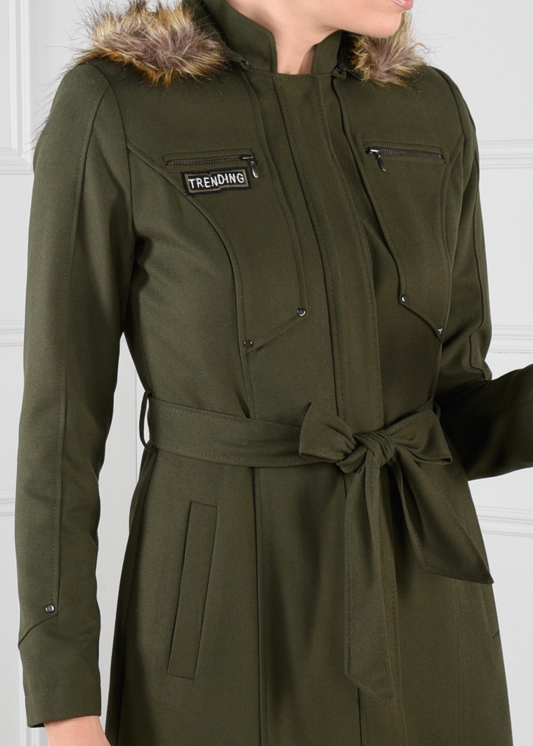 Tesettür giyim HAKİ KAPÜŞONLU KÜRKLÜ KUŞAKLI MANTO 9633