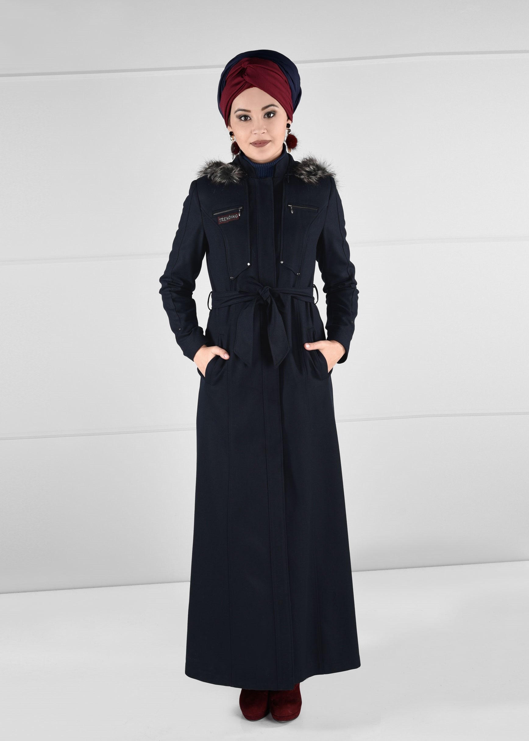 Tesettür giyim LACİVERT KAPÜŞONLU KÜRKLÜ KUŞAKLI MANTO 9633