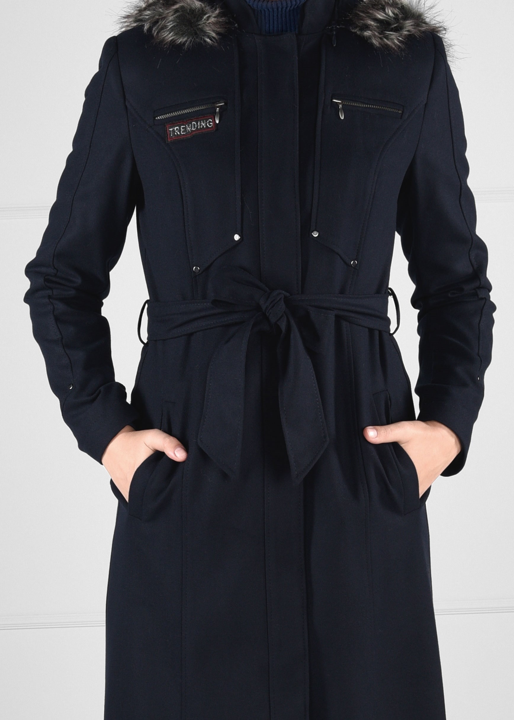 Tesettür giyim LACİVERT KAPÜŞONLU KÜRKLÜ KUŞAKLI MANTO 9633