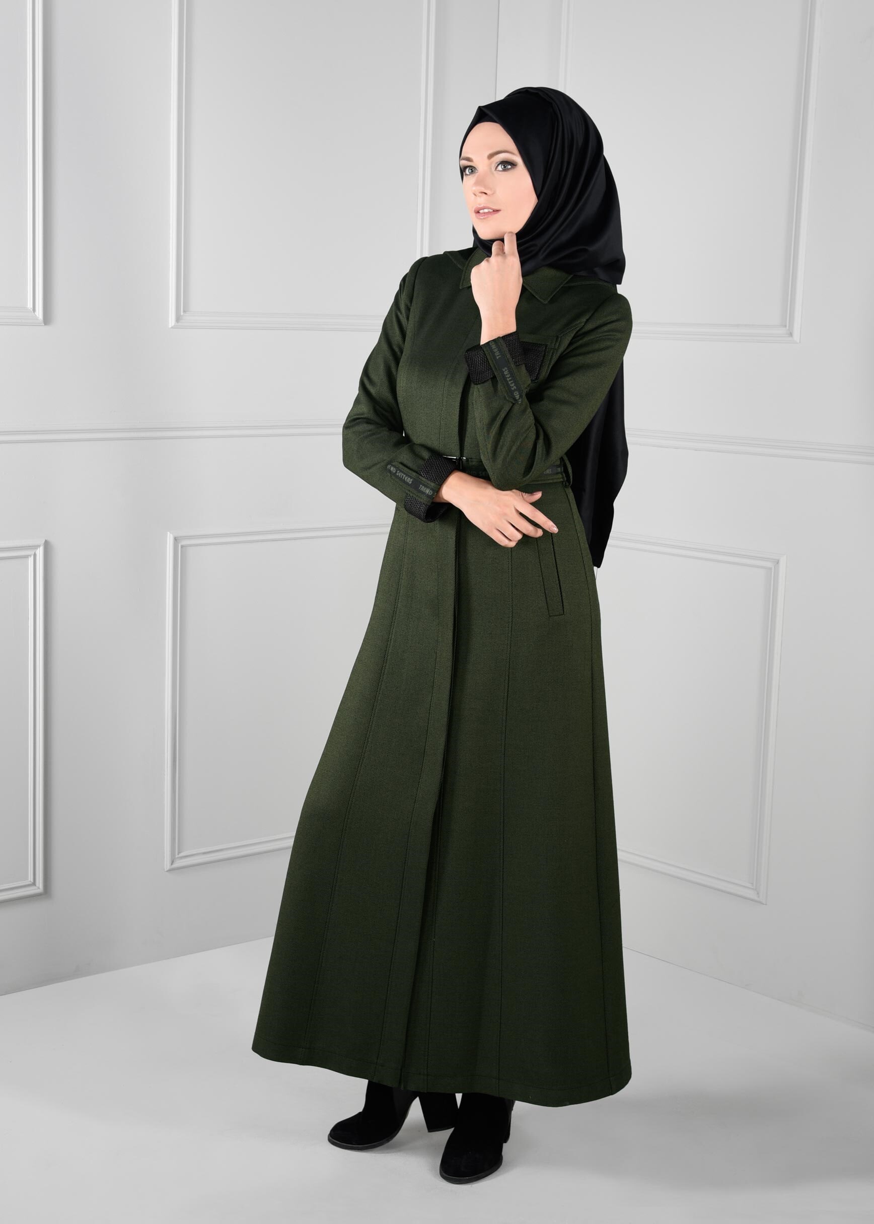 Tesettür giyim HAKİ KEMER DETAYLI CEPLİ KAPÜŞONLU MANTO 9634