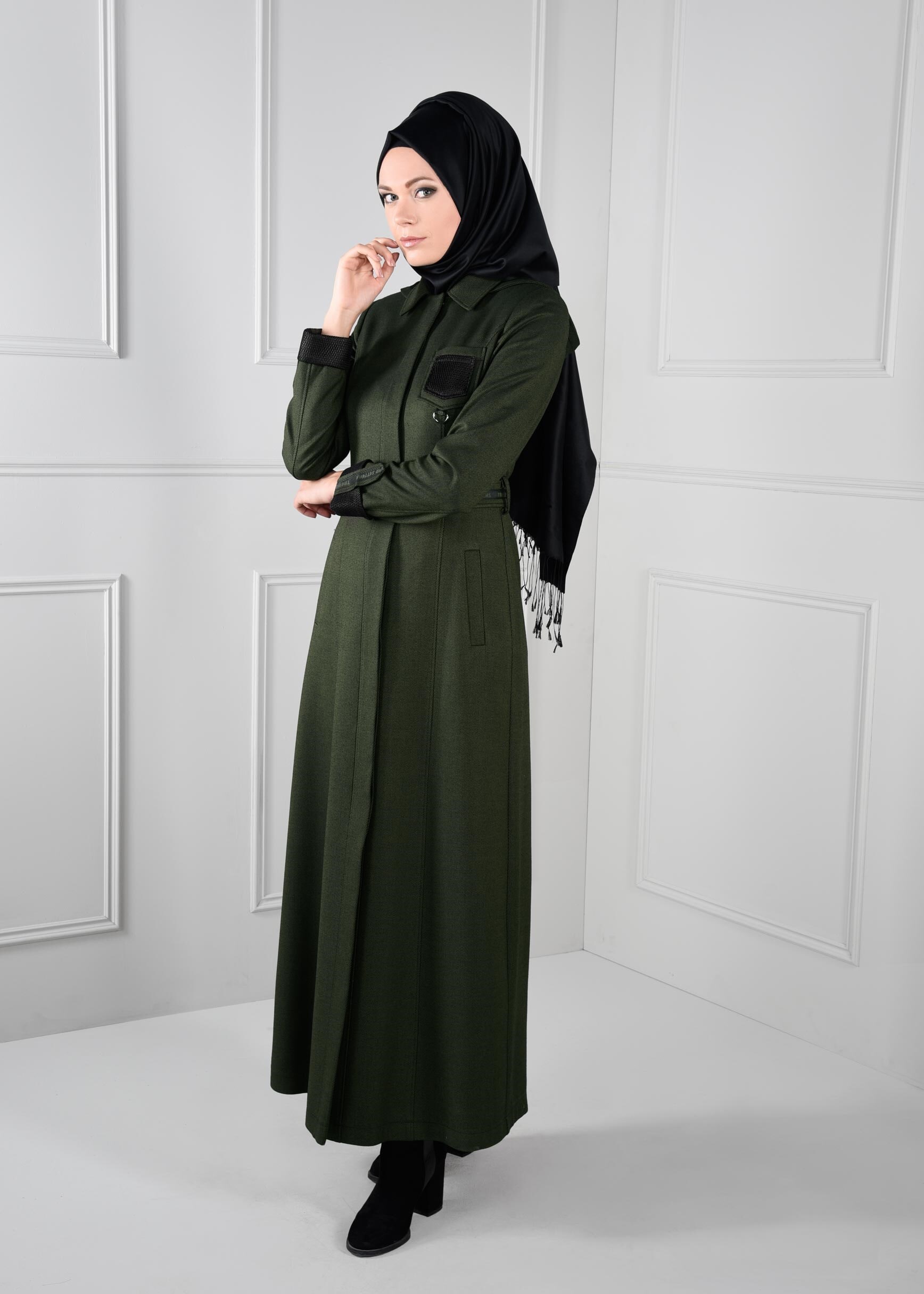 Tesettür giyim HAKİ KEMER DETAYLI CEPLİ KAPÜŞONLU MANTO 9634