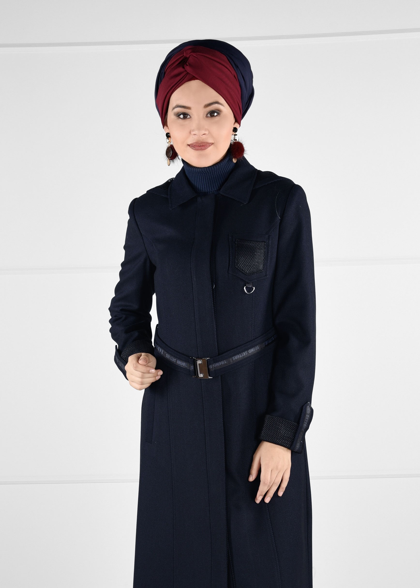 Tesettür giyim LACİVERT KEMER DETAYLI CEPLİ KAPÜŞONLU MANTO 9634