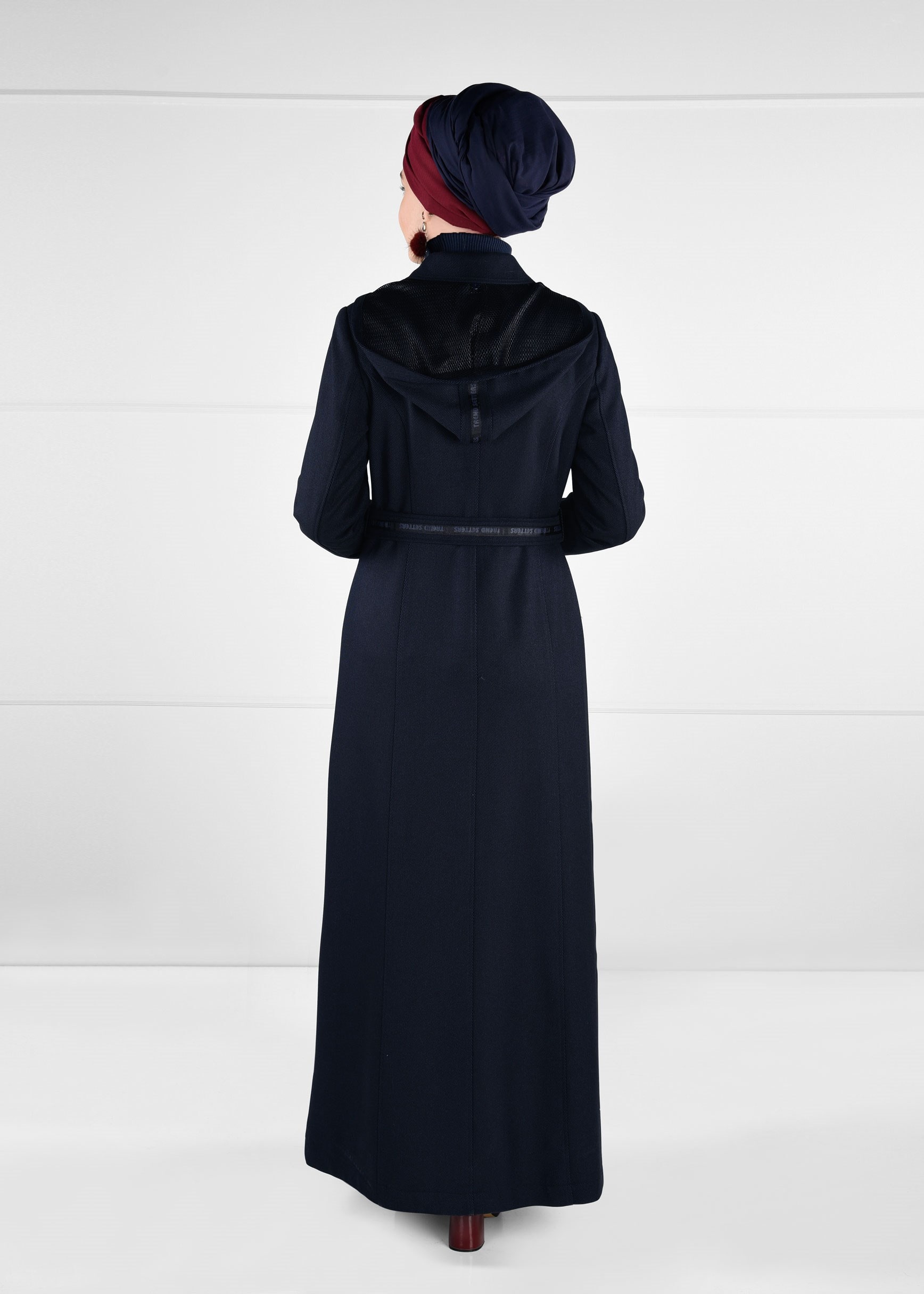 Tesettür giyim LACİVERT KEMER DETAYLI CEPLİ KAPÜŞONLU MANTO 9634