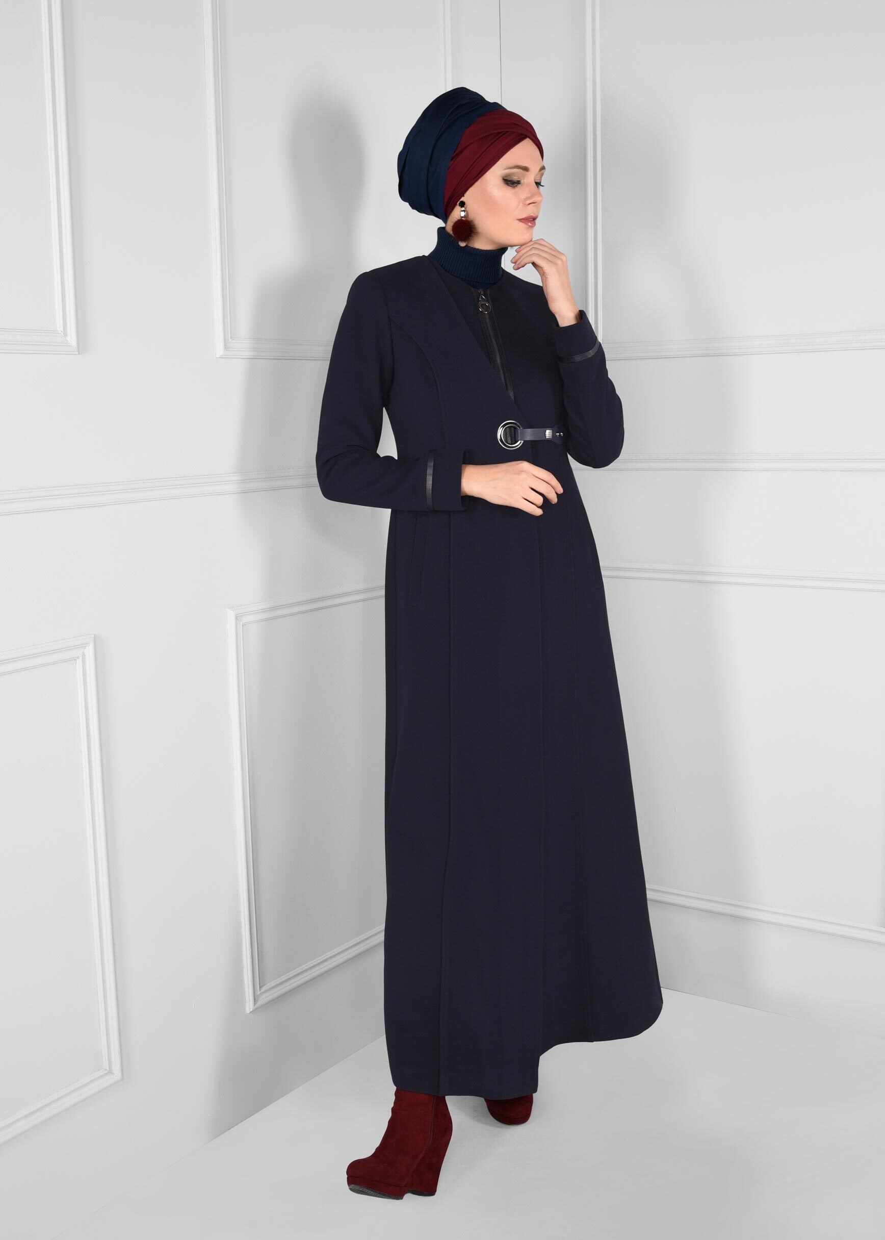 Tesettür giyim LACİVERT FERMUARLI KUŞ GÖZÜ KEMERLİ CEPLİ MANTO 9664