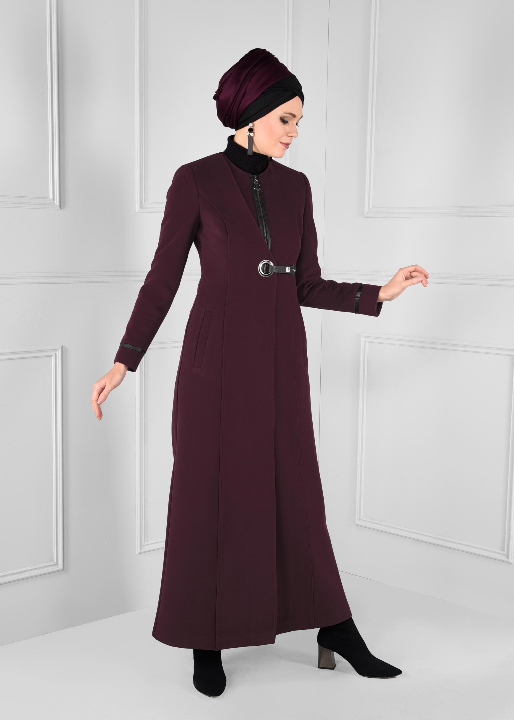 Tesettür giyim MÜRDÜM FERMUARLI KUŞ GÖZÜ KEMERLİ CEPLİ MANTO 9664