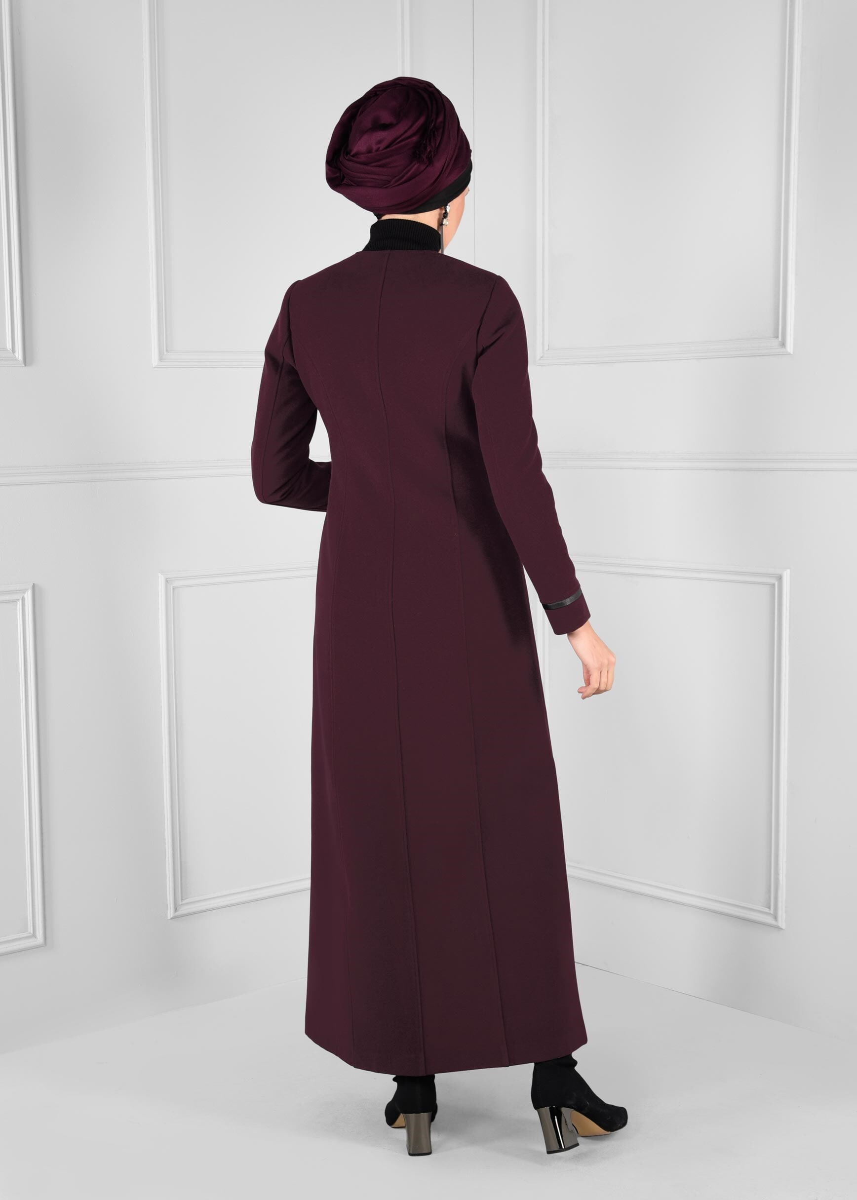 Tesettür giyim MÜRDÜM FERMUARLI KUŞ GÖZÜ KEMERLİ CEPLİ MANTO 9664