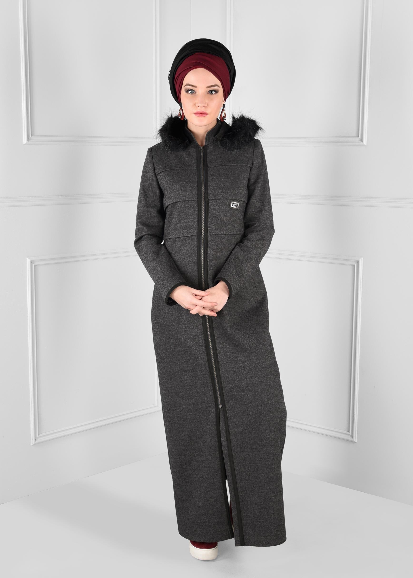 Tesettür giyim GRİ FERMUARLI PELUŞ DETAYLI MANTO 9668