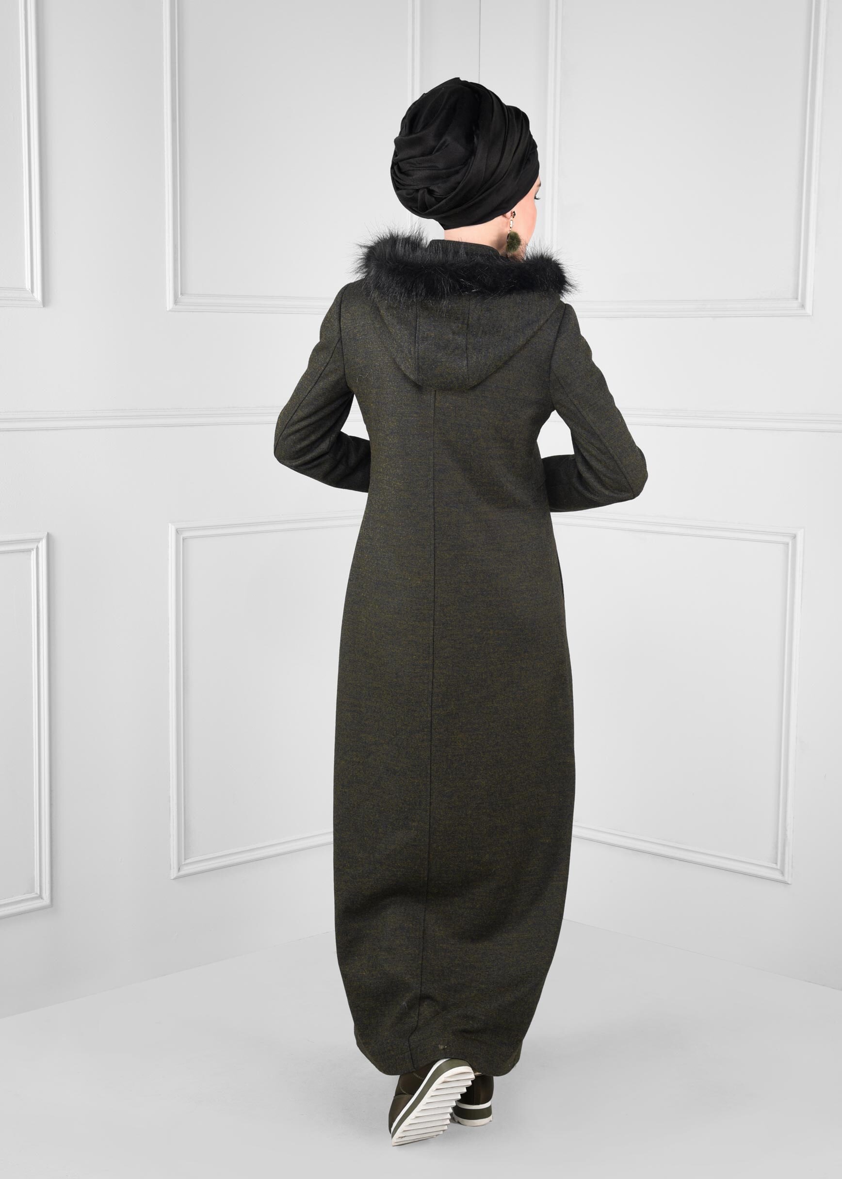 Tesettür giyim YEŞİL FERMUARLI PELUŞ DETAYLI MANTO 9668