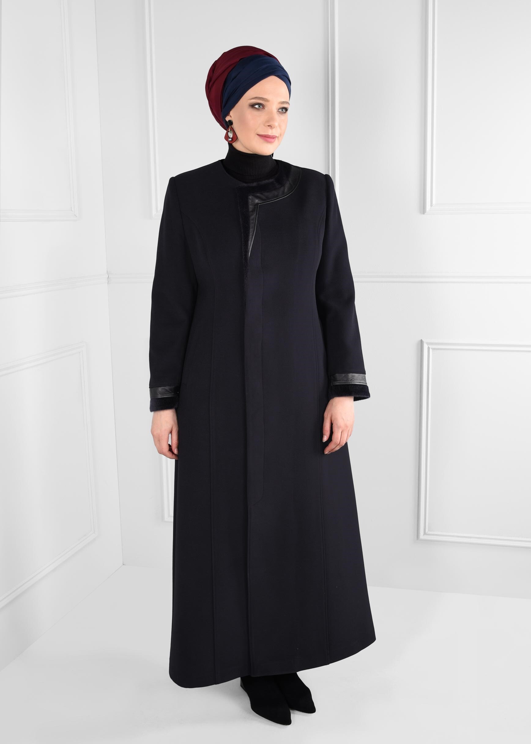 Tesettür giyim LACİVERT DERİ KÜRK DETAYLI CEPLİ MANTO 9678 