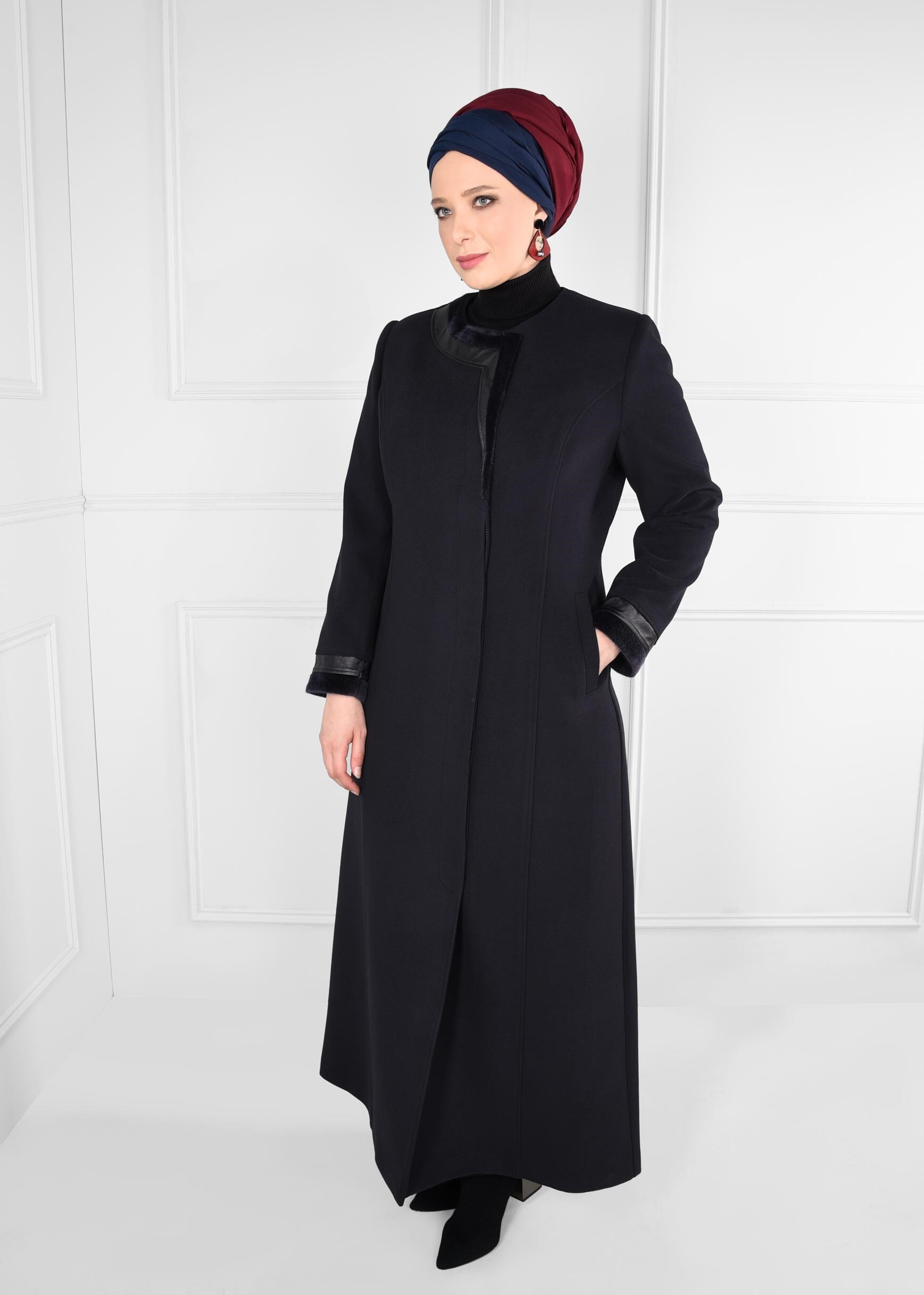 Tesettür giyim LACİVERT DERİ KÜRK DETAYLI CEPLİ MANTO 9678 