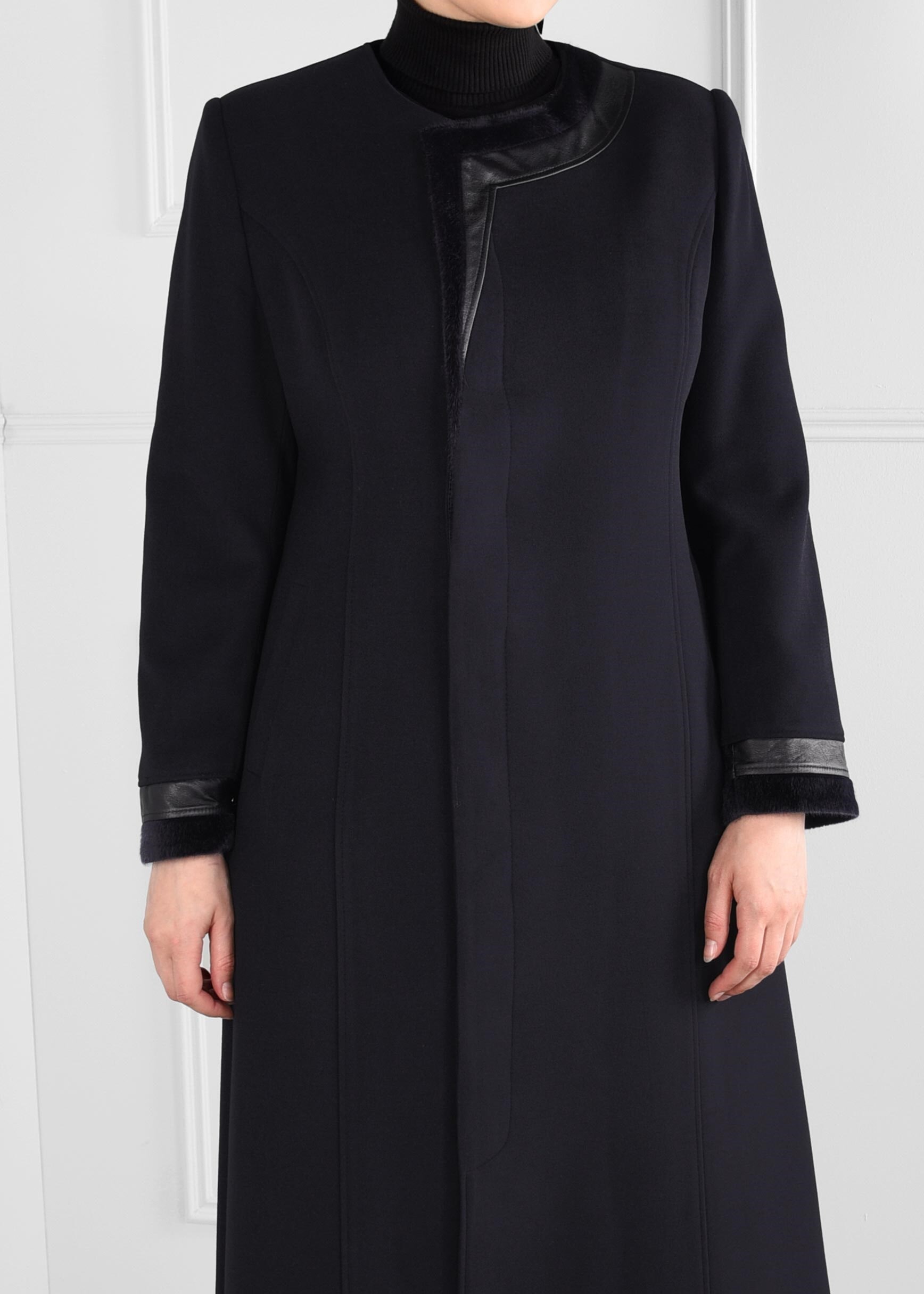 Tesettür giyim LACİVERT DERİ KÜRK DETAYLI CEPLİ MANTO 9678 