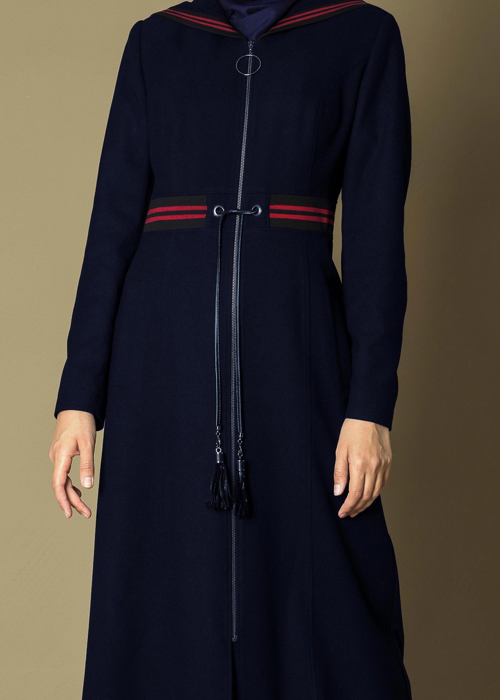 Tesettür giyim LACİVERT BELDEN BAĞCIKLI KAPÜŞONLU MANTO 9681