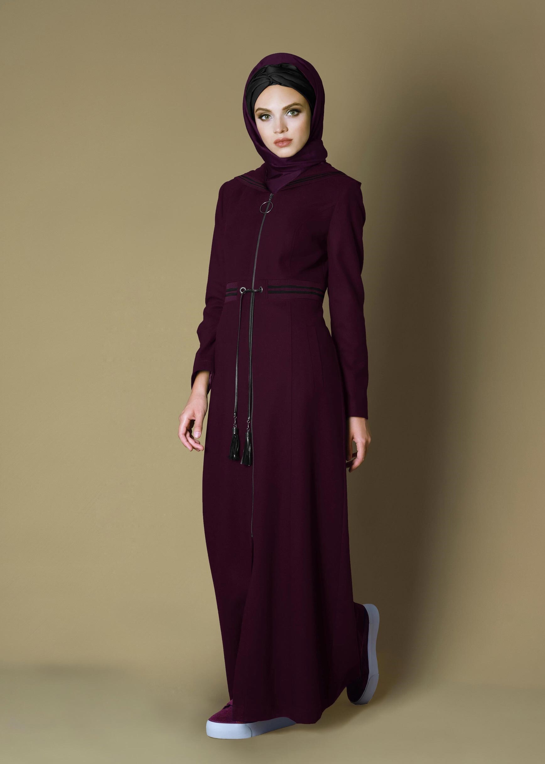 Tesettür giyim MÜRDÜM BELDEN BAĞCIKLI KAPÜŞONLU MANTO 9681