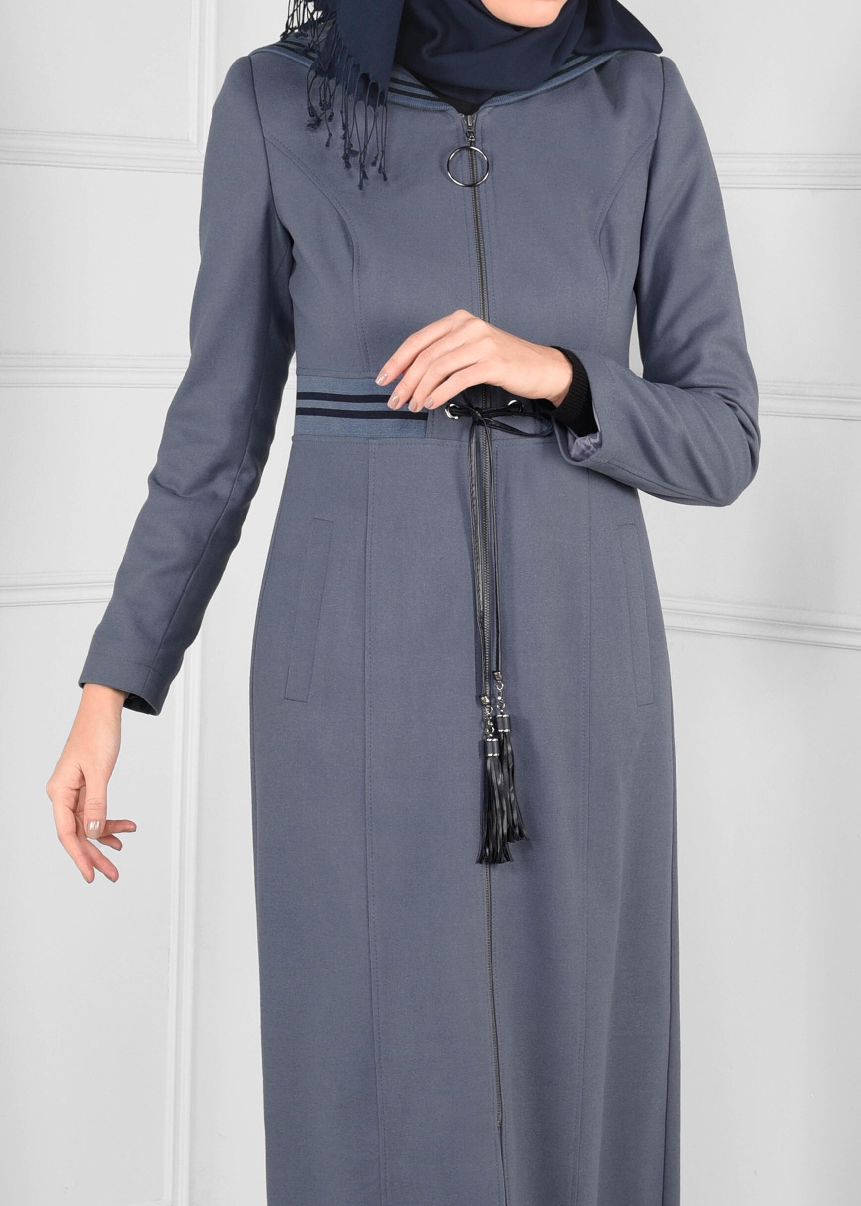 Tesettür giyim MAVİ BELDEN BAĞCIKLI KAPÜŞONLU MANTO 9681