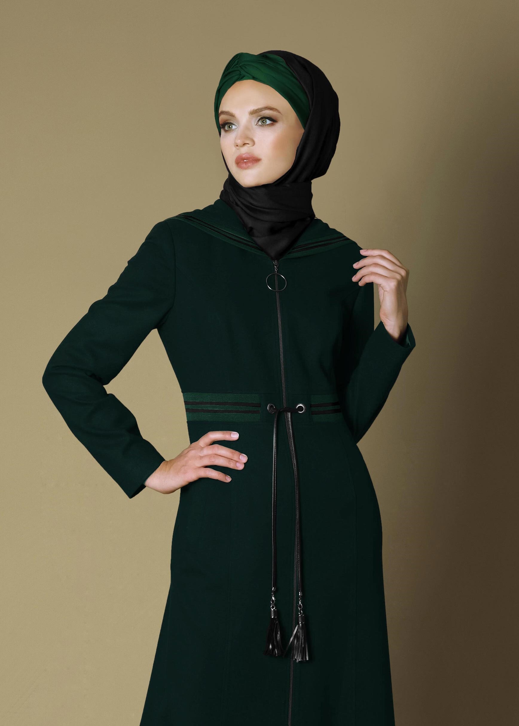 Tesettür giyim YEŞİL BELDEN BAĞCIKLI KAPÜŞONLU MANTO 9681