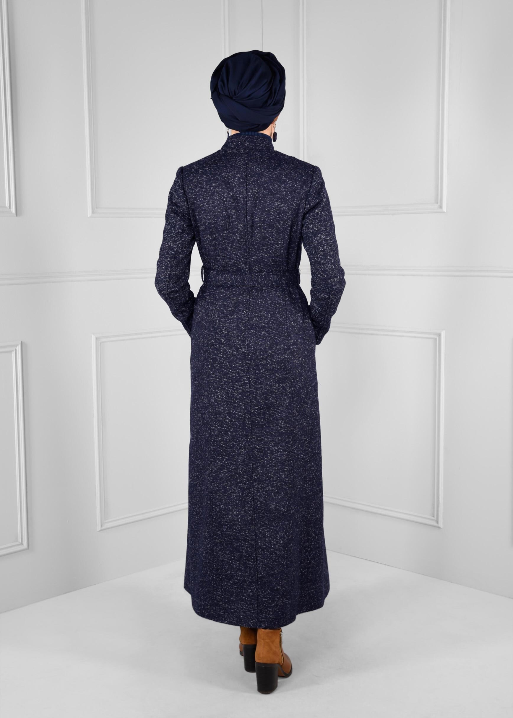 Tesettür giyim LACİVERT ÜÇ BOYUTLU ÇİÇEK DESENLİ BELİ KUŞAKLI MANTO 9717