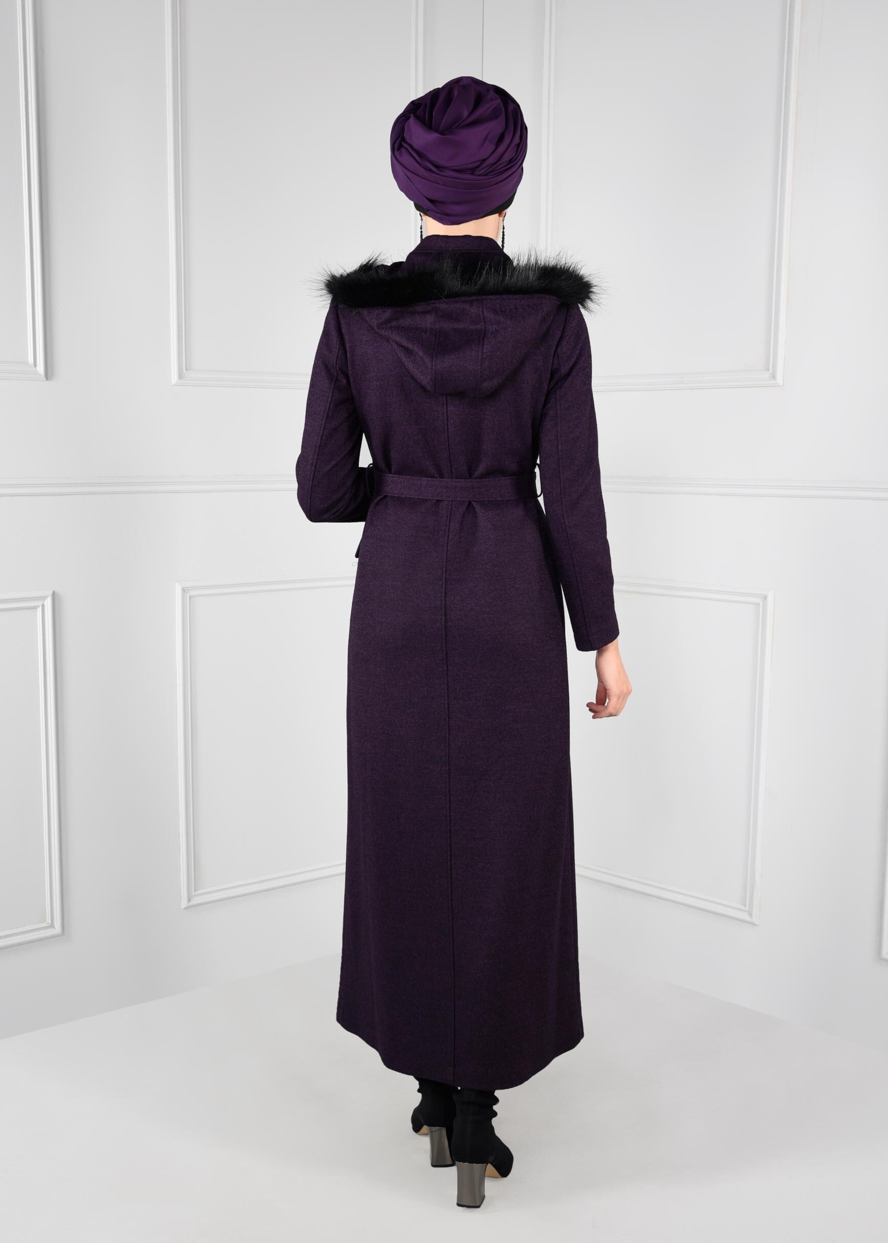 Tesettür giyim MOR KAPÜŞONLU GİZLİ DÜĞMELİ KUŞAKLI MANTO 9720