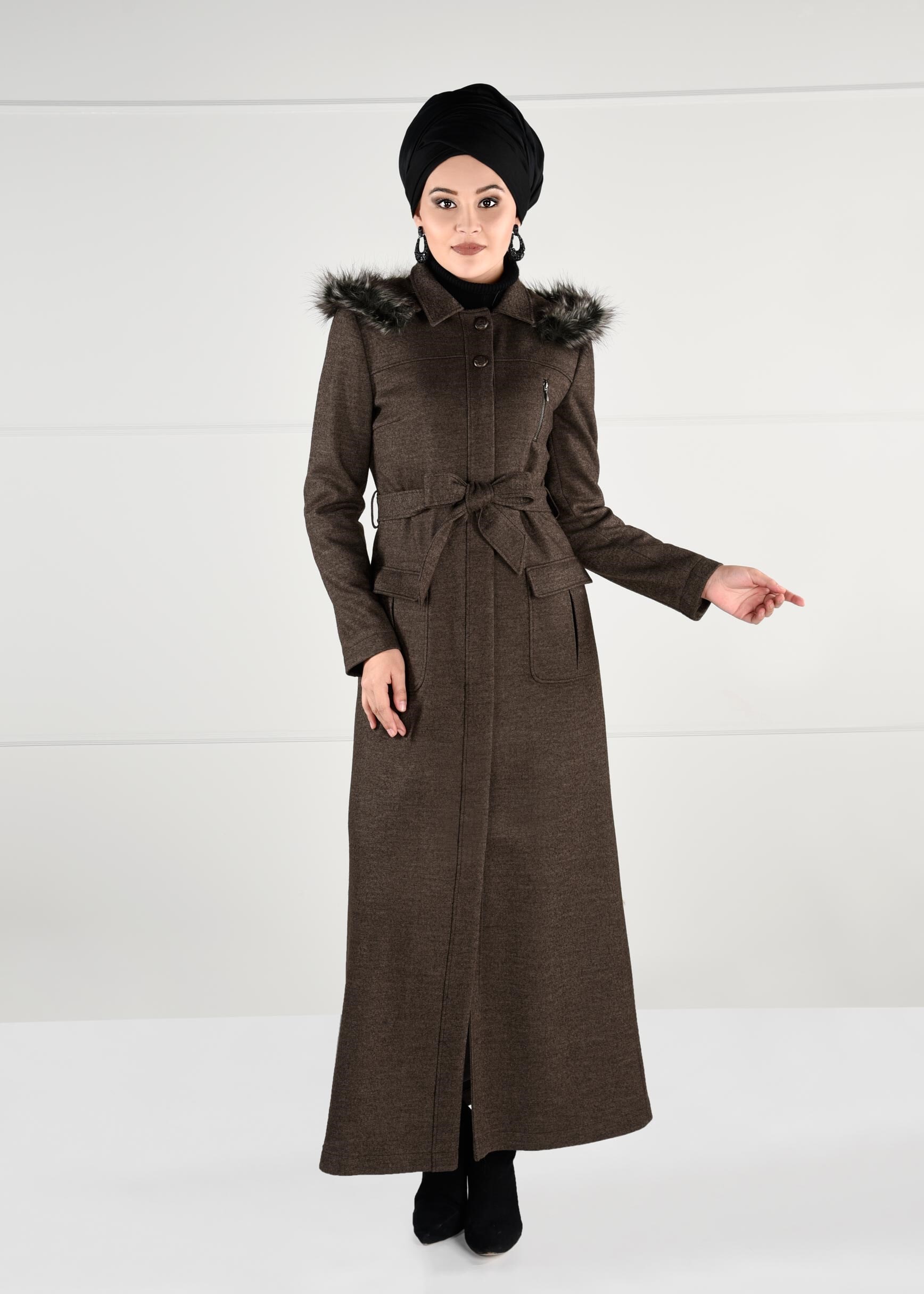 Tesettür giyim VİZON KAPÜŞONLU GİZLİ DÜĞMELİ KUŞAKLI MANTO 9720