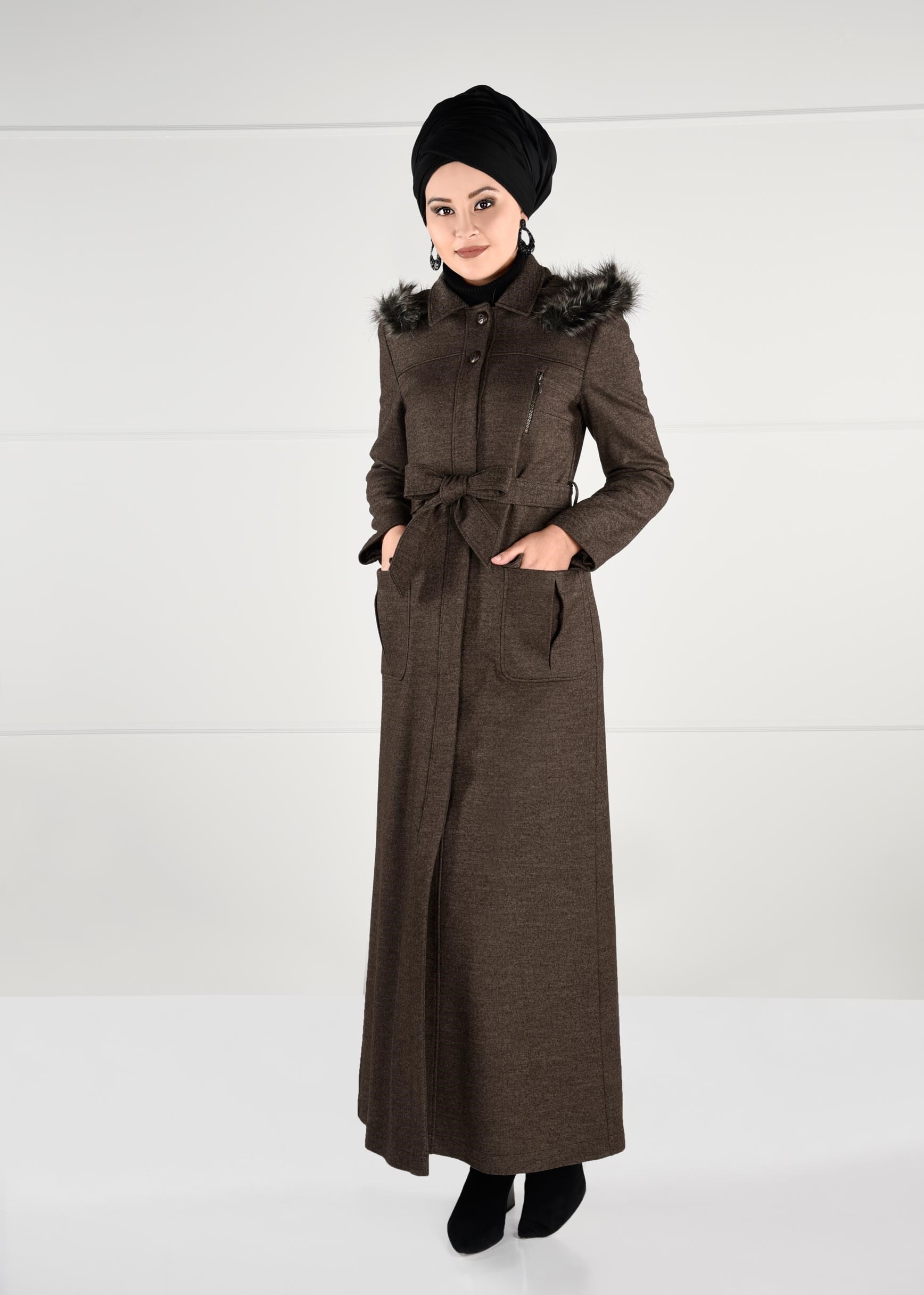 Tesettür giyim VİZON KAPÜŞONLU GİZLİ DÜĞMELİ KUŞAKLI MANTO 9720