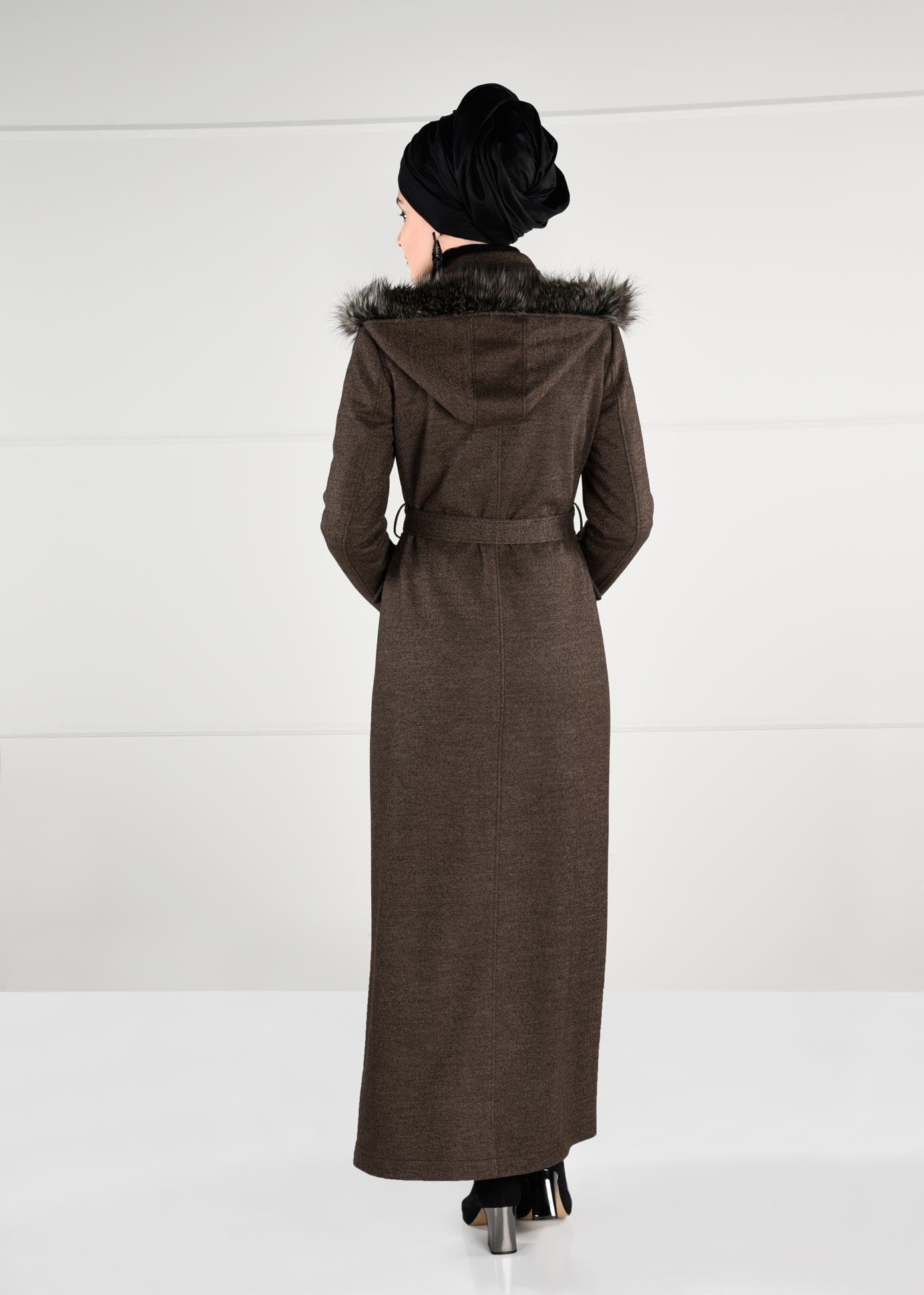 Tesettür giyim VİZON KAPÜŞONLU GİZLİ DÜĞMELİ KUŞAKLI MANTO 9720