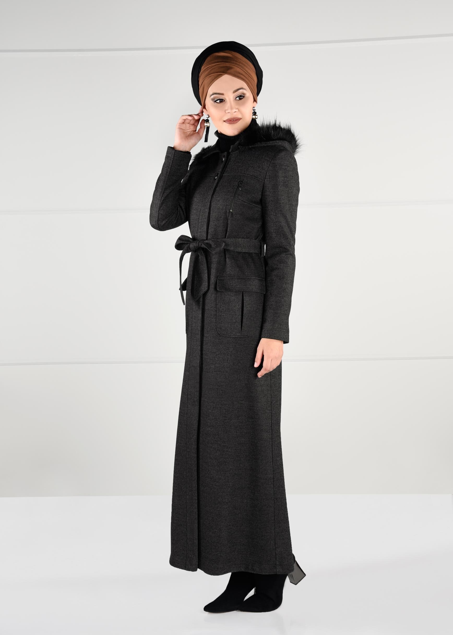 Tesettür giyim GRİ KAPÜŞONLU GİZLİ DÜĞMELİ KUŞAKLI MANTO 9720