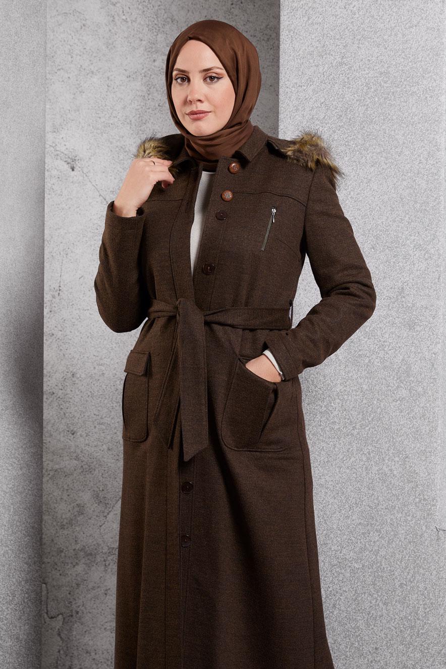 Tesettür giyim KAHVE KAPÜŞONLU GİZLİ DÜĞMELİ KUŞAKLI MANTO 9720