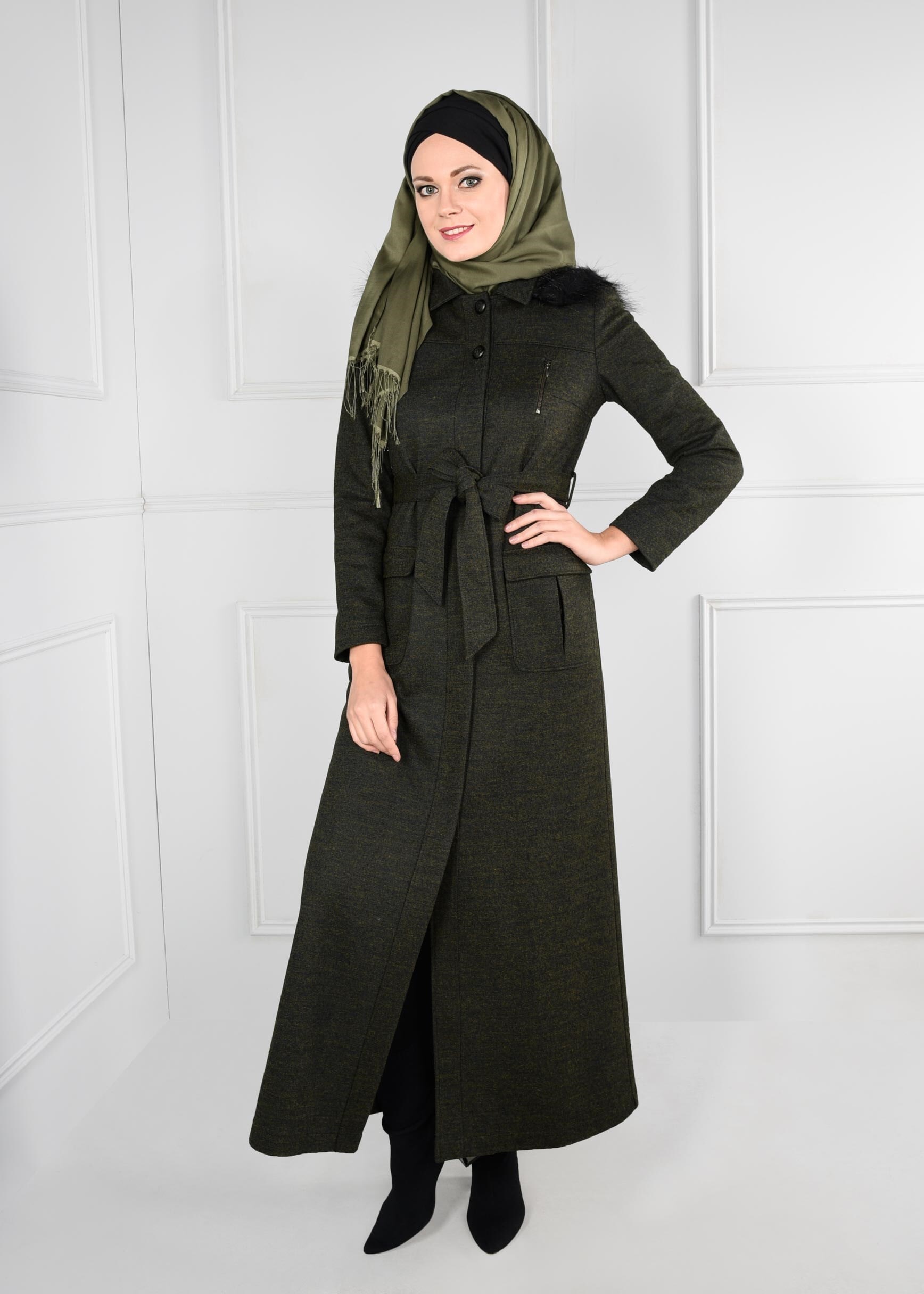 Tesettür giyim YEŞİL KAPÜŞONLU GİZLİ DÜĞMELİ KUŞAKLI MANTO 9720