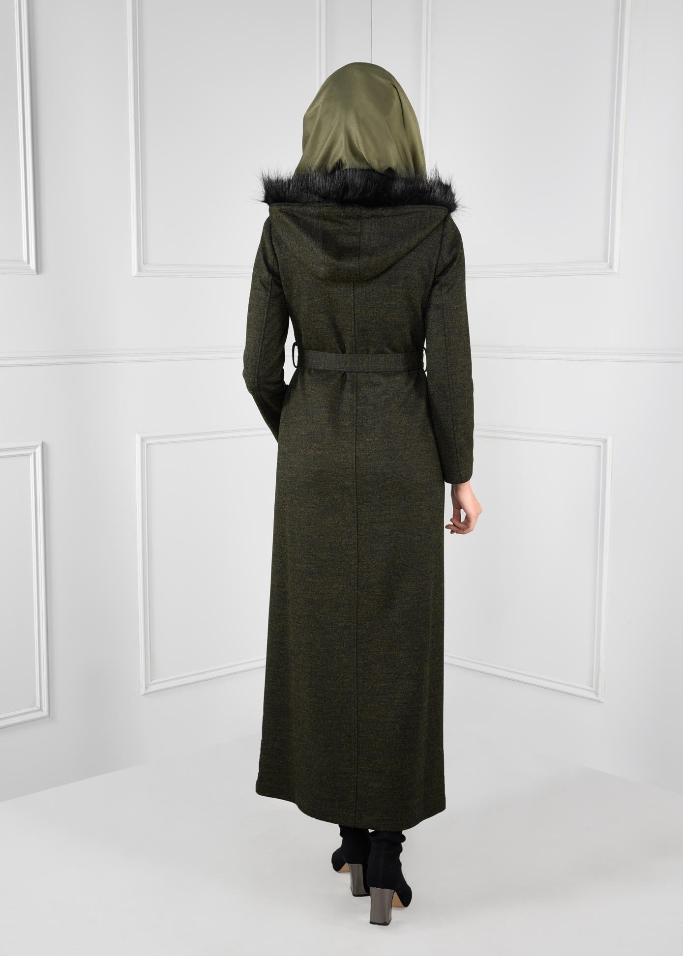 Tesettür giyim YEŞİL KAPÜŞONLU GİZLİ DÜĞMELİ KUŞAKLI MANTO 9720