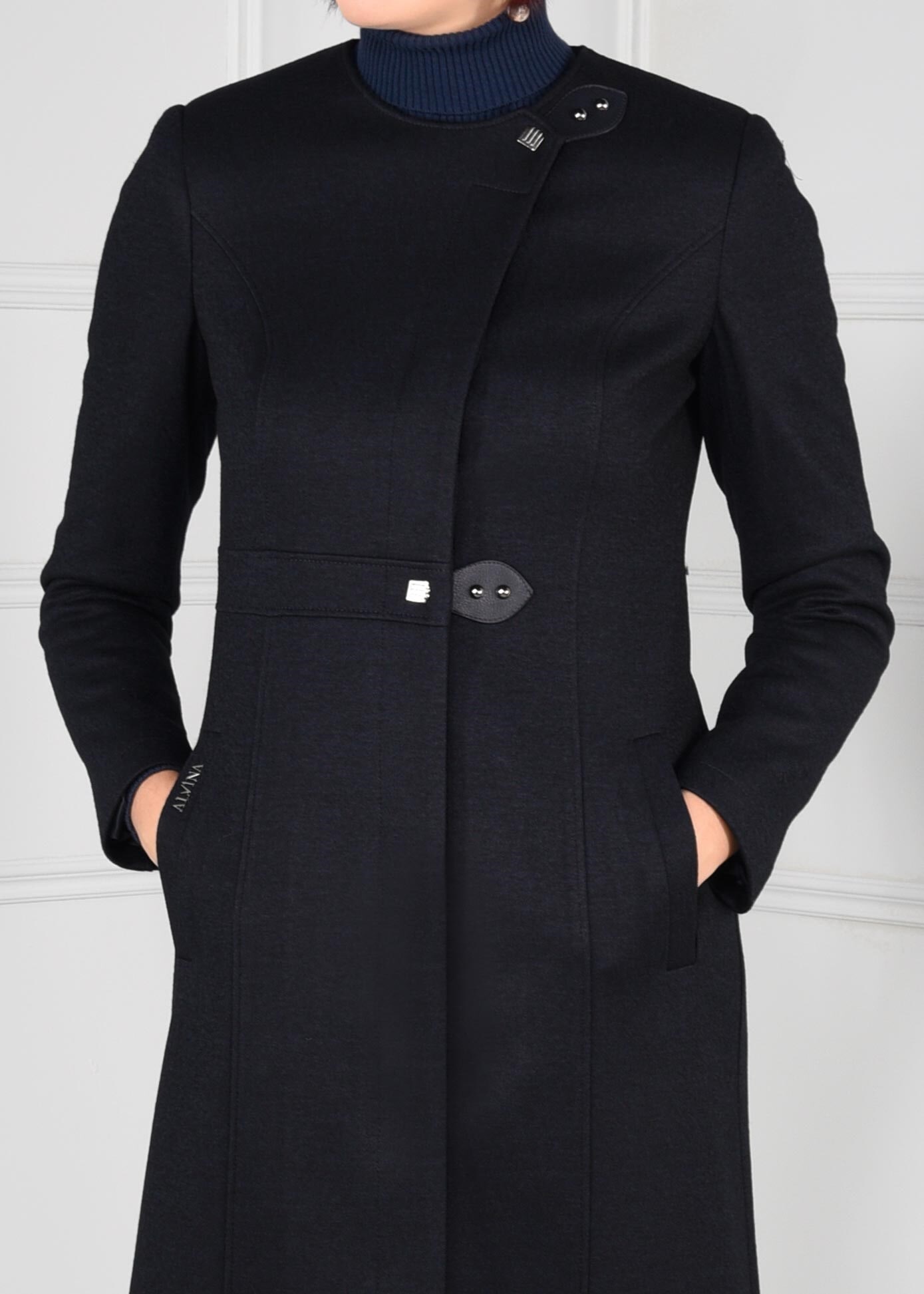 Tesettür giyim LACİVERT BİSİKLET YAKA DÜĞMELİ CEPLİ MANTO 9732 