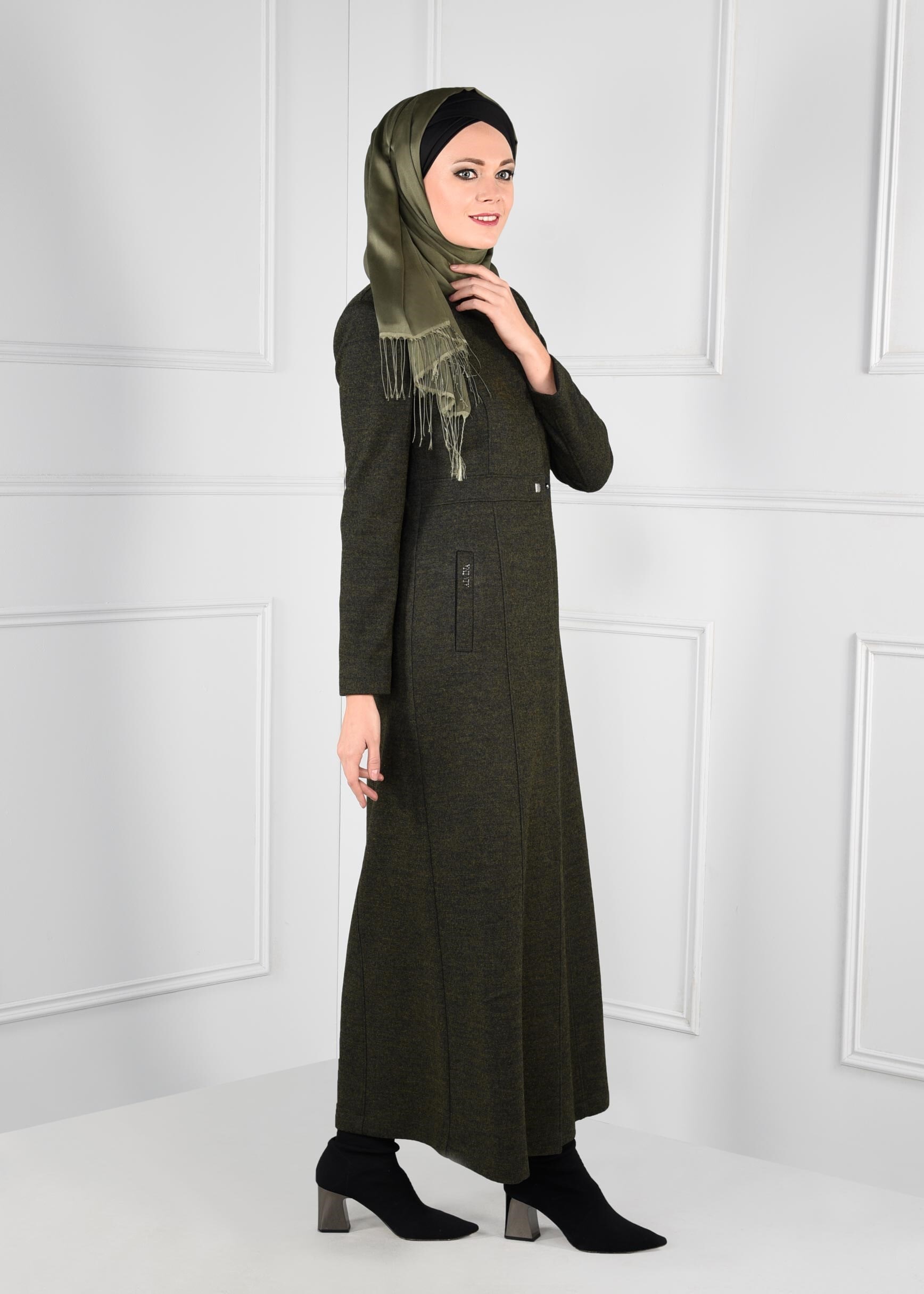 Tesettür giyim YEŞİL BİSİKLET YAKA DÜĞMELİ CEPLİ MANTO 9732 