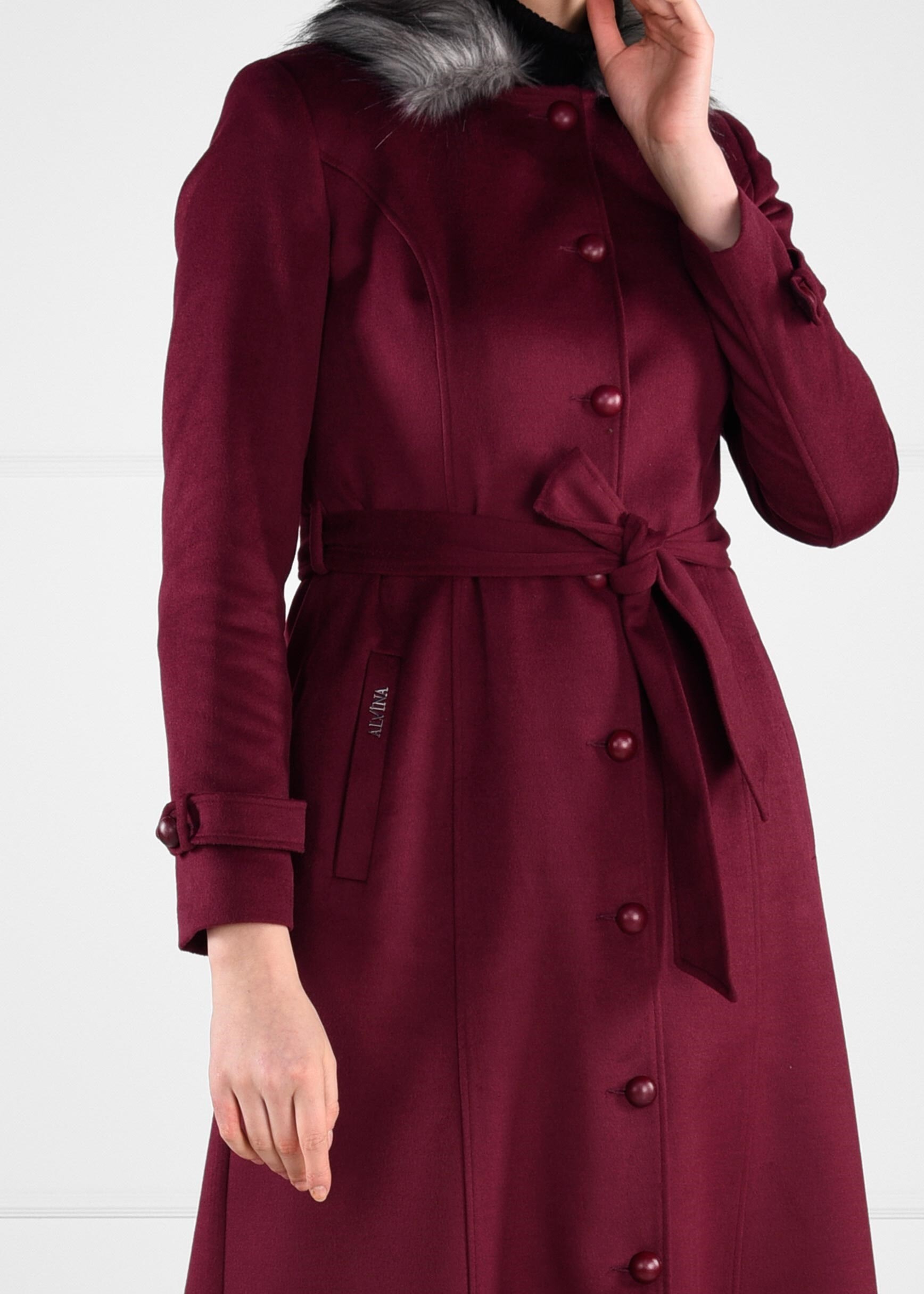 Tesettür giyim MOR YAKASI PELUŞ DETAYLI DÜĞMELİ KUŞAKLI MANTO 9749