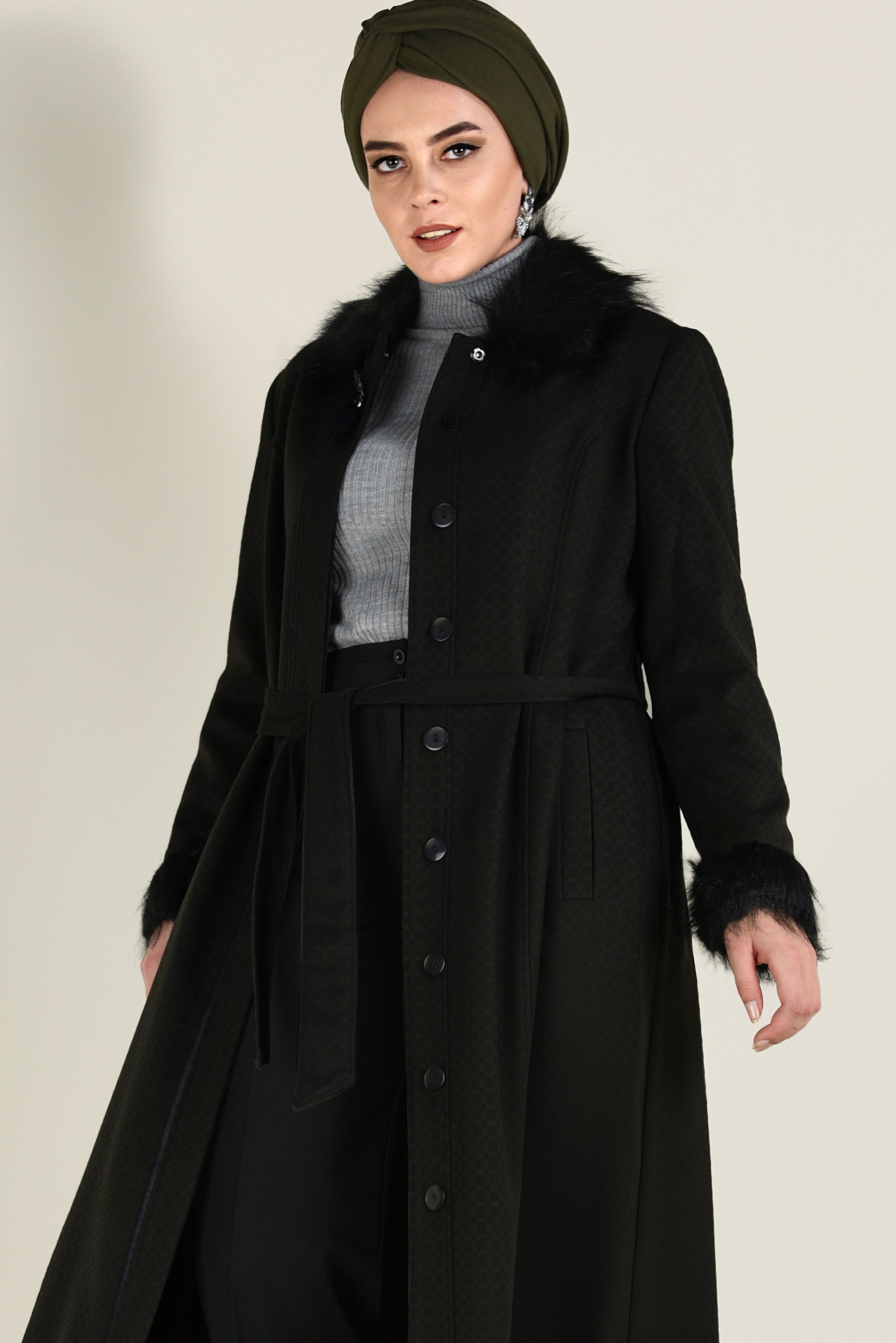 Tesettür giyim HAKİ KÜRK DETAYLI KUŞAKLI MANTO 9755