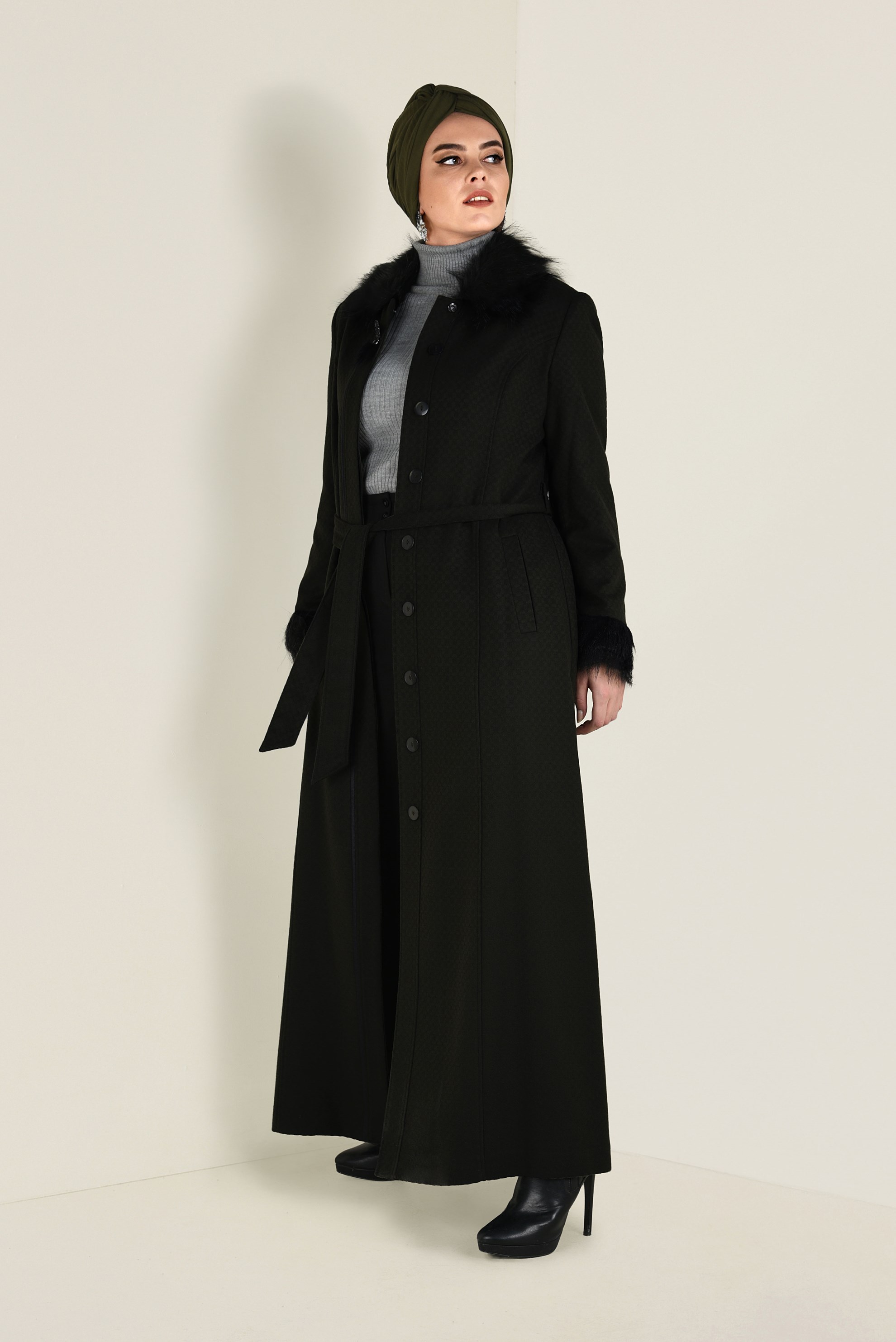 Tesettür giyim HAKİ KÜRK DETAYLI KUŞAKLI MANTO 9755