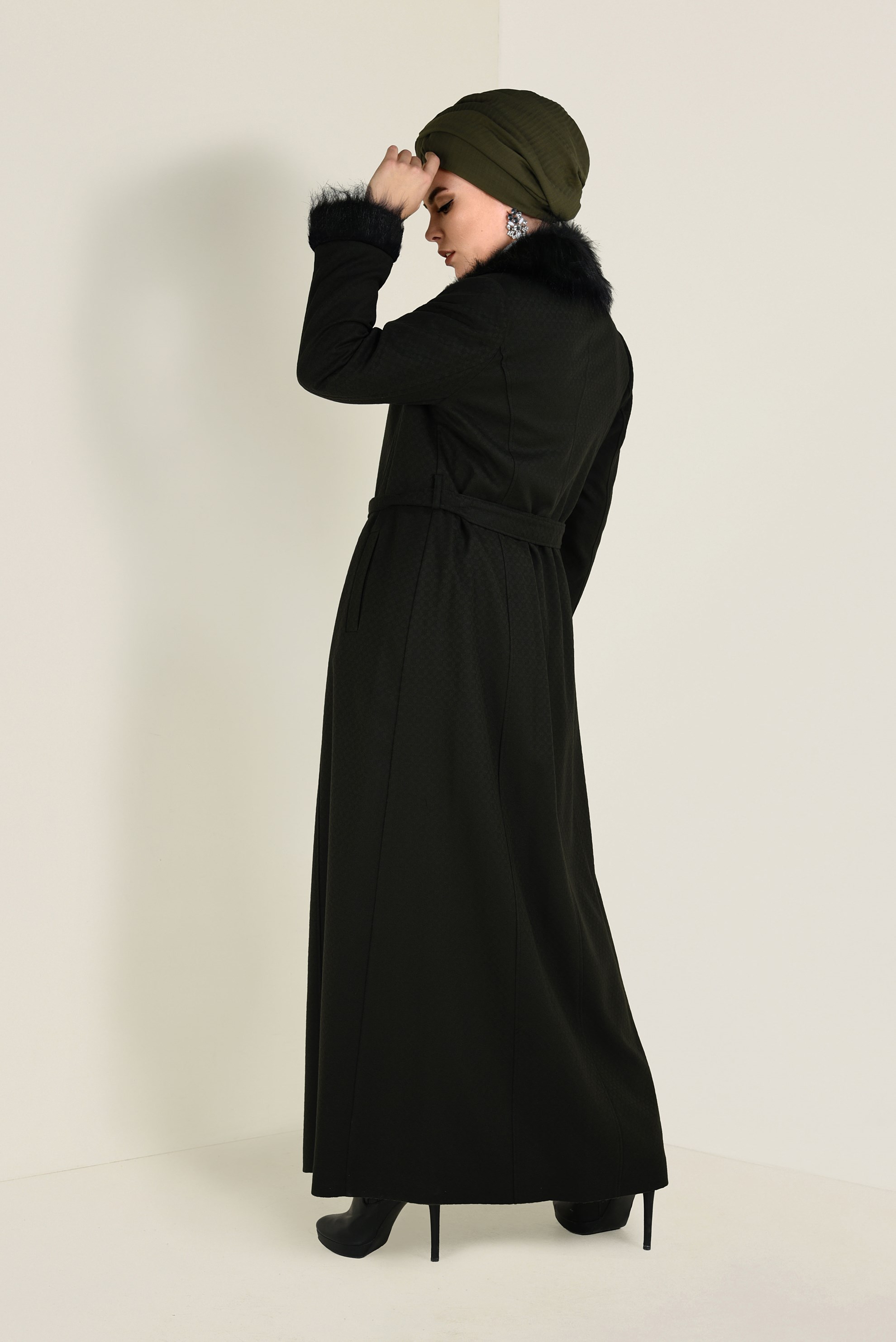 Tesettür giyim HAKİ KÜRK DETAYLI KUŞAKLI MANTO 9755